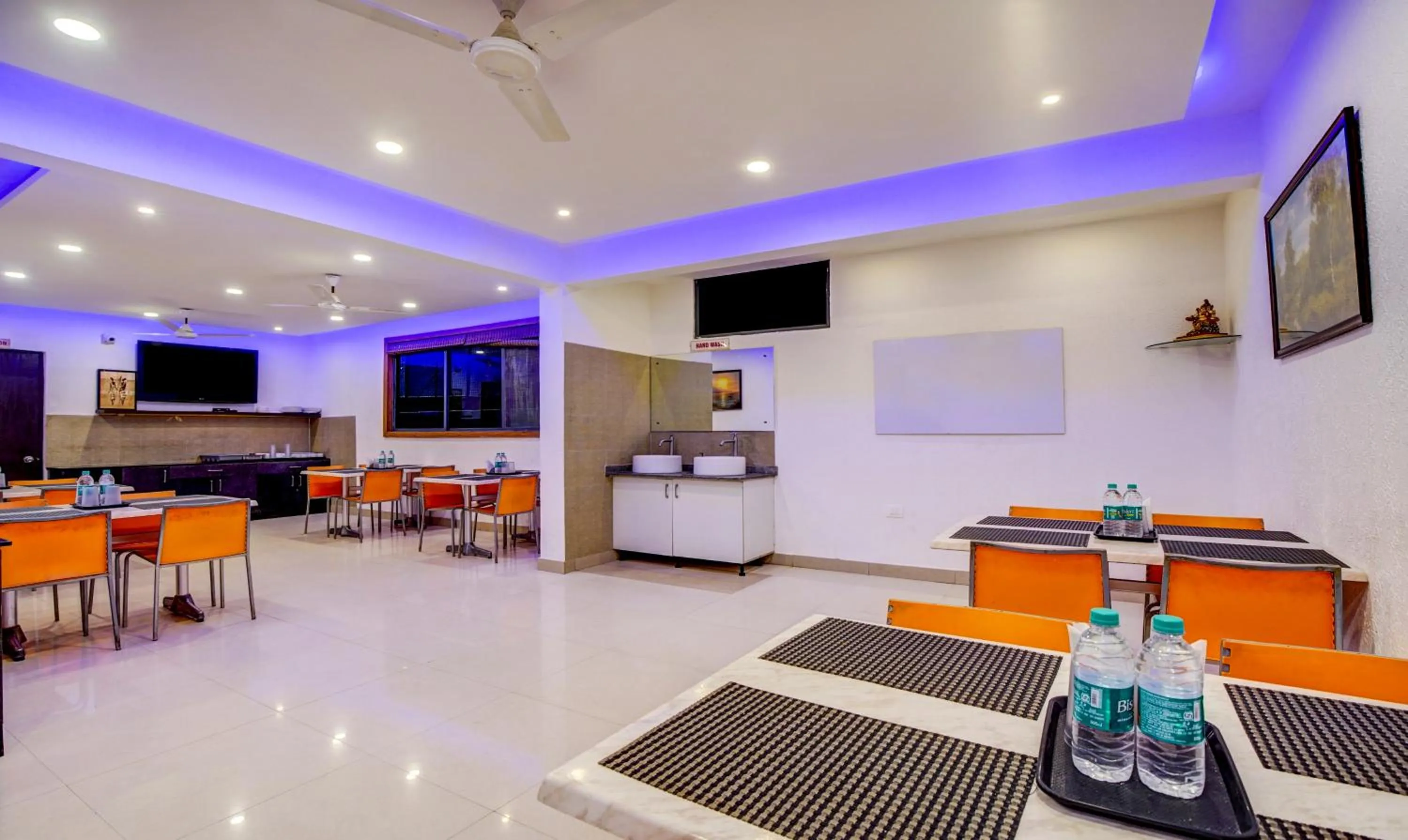 Restaurant/places to eat in Nevesa Inn