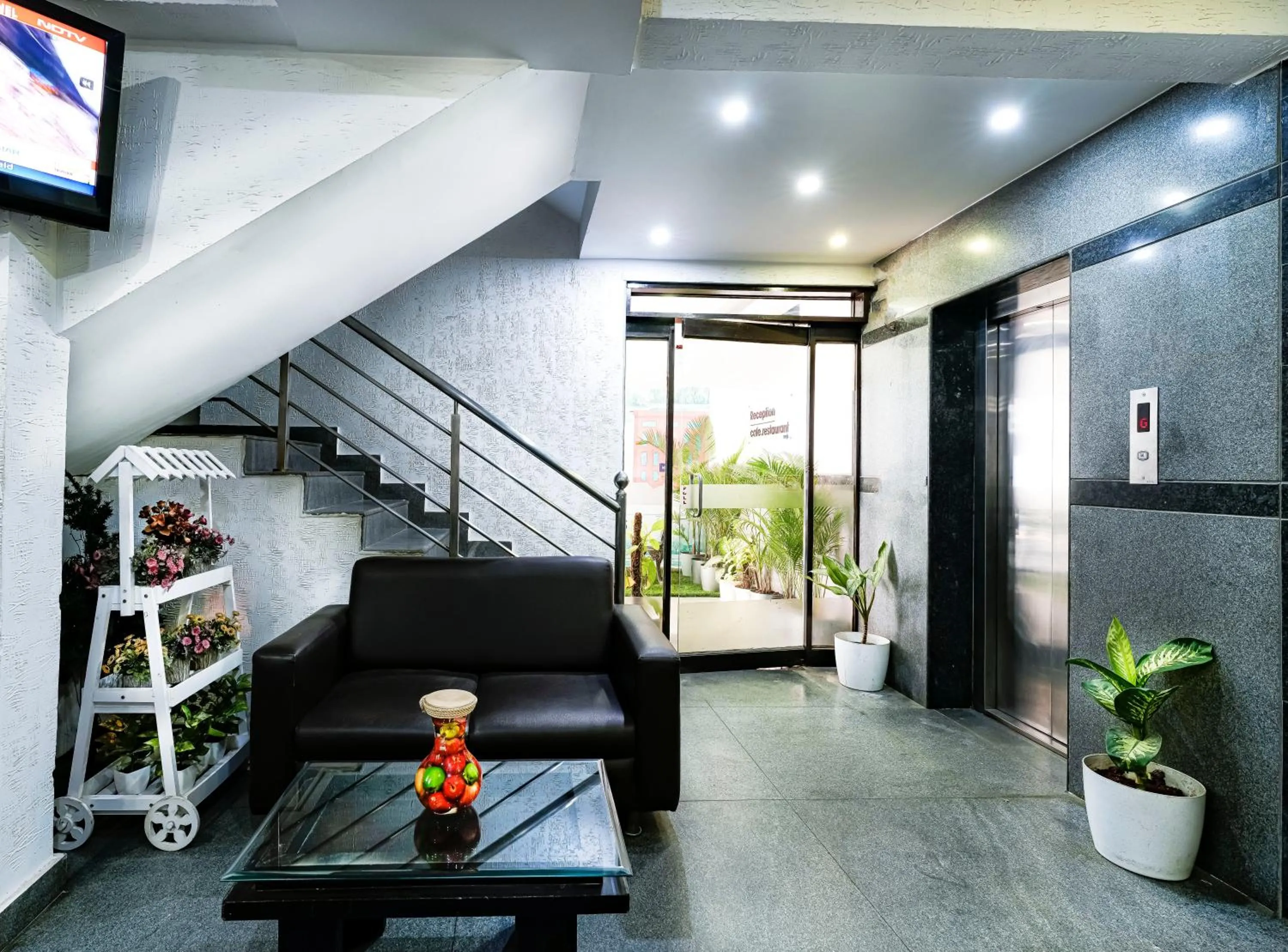 Property building in Nevesa Inn