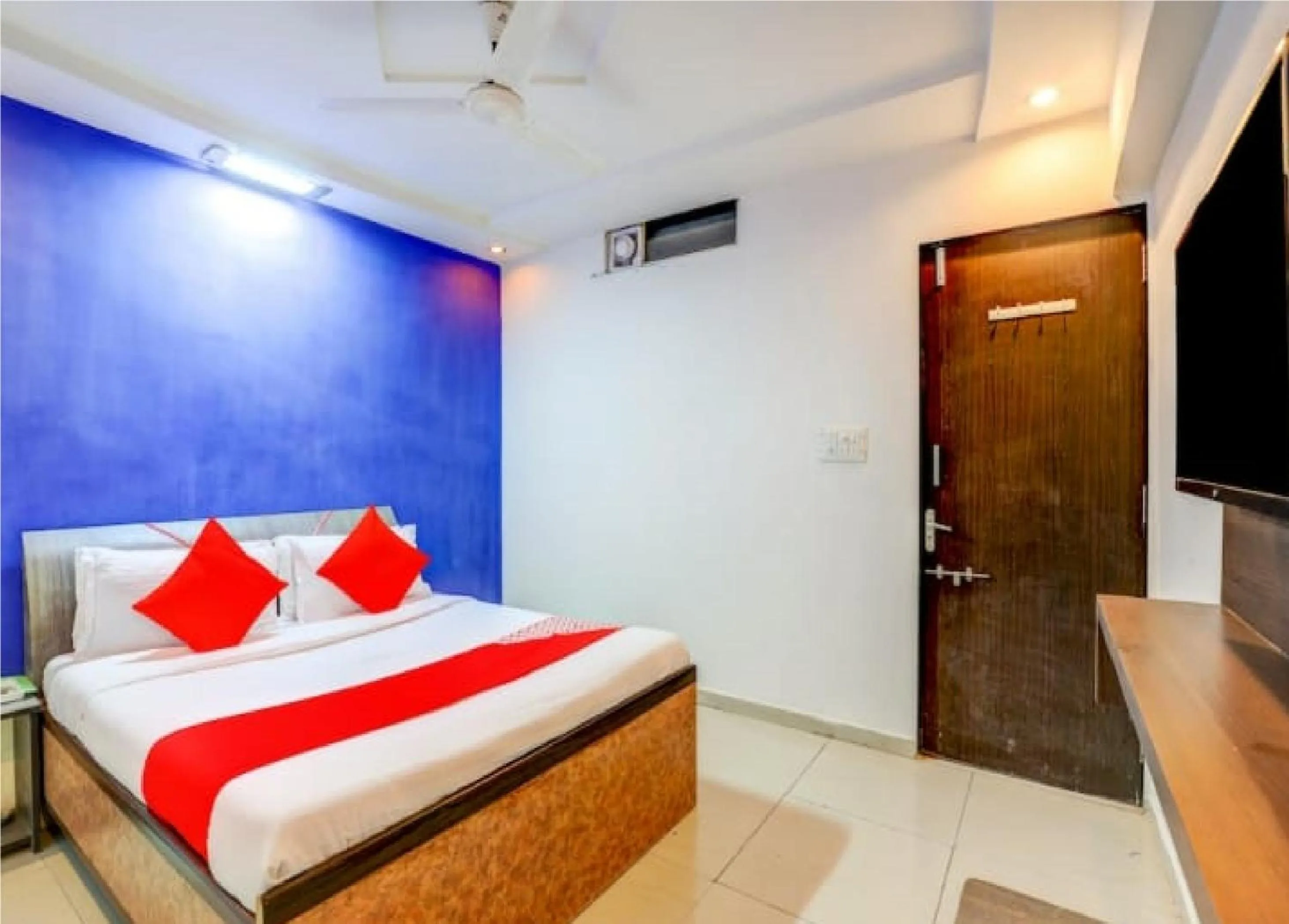 Bed in Hotel Sangam