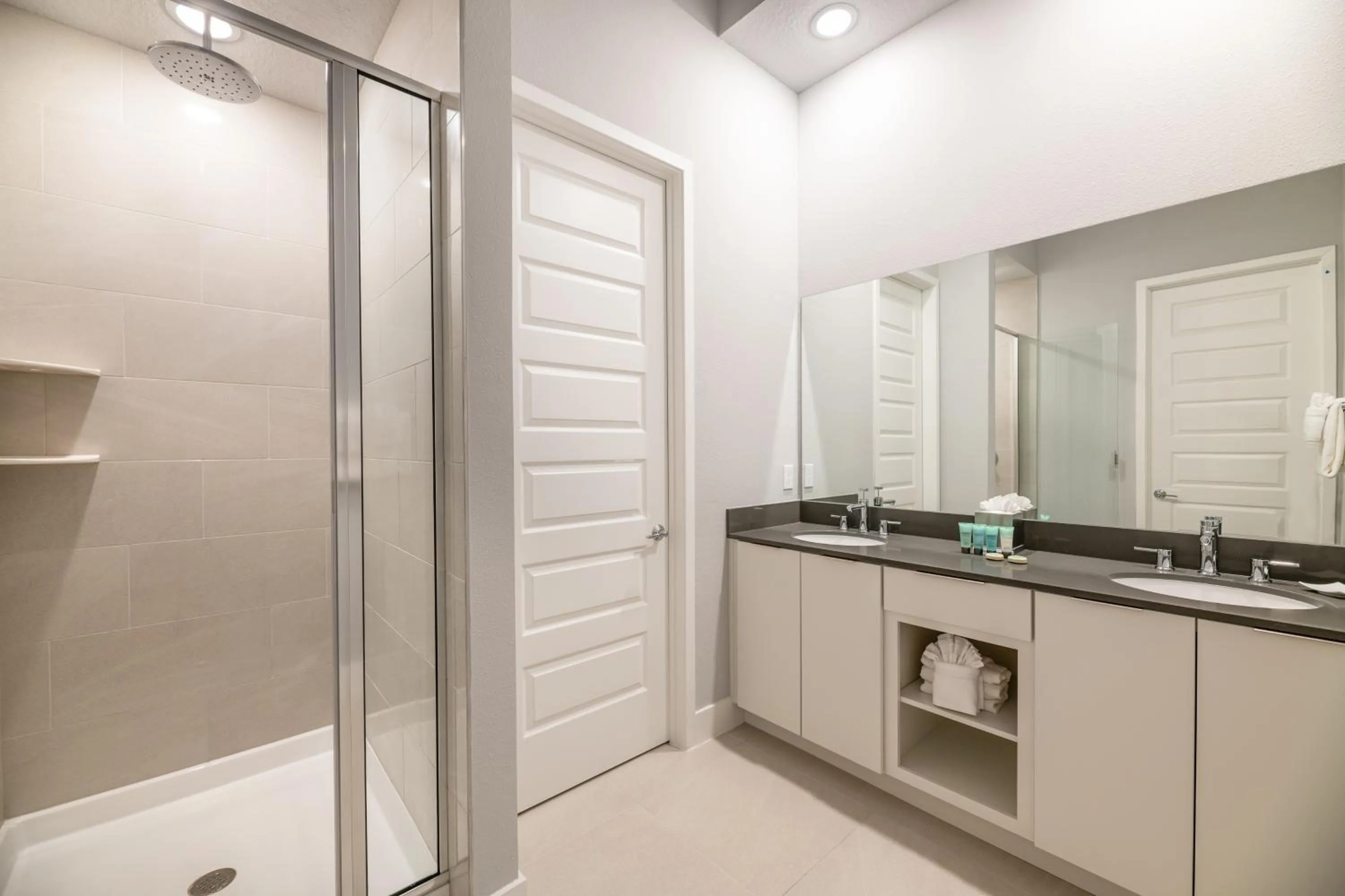 Bathroom in Spectrum Resort Villas Orlando and Waterparks