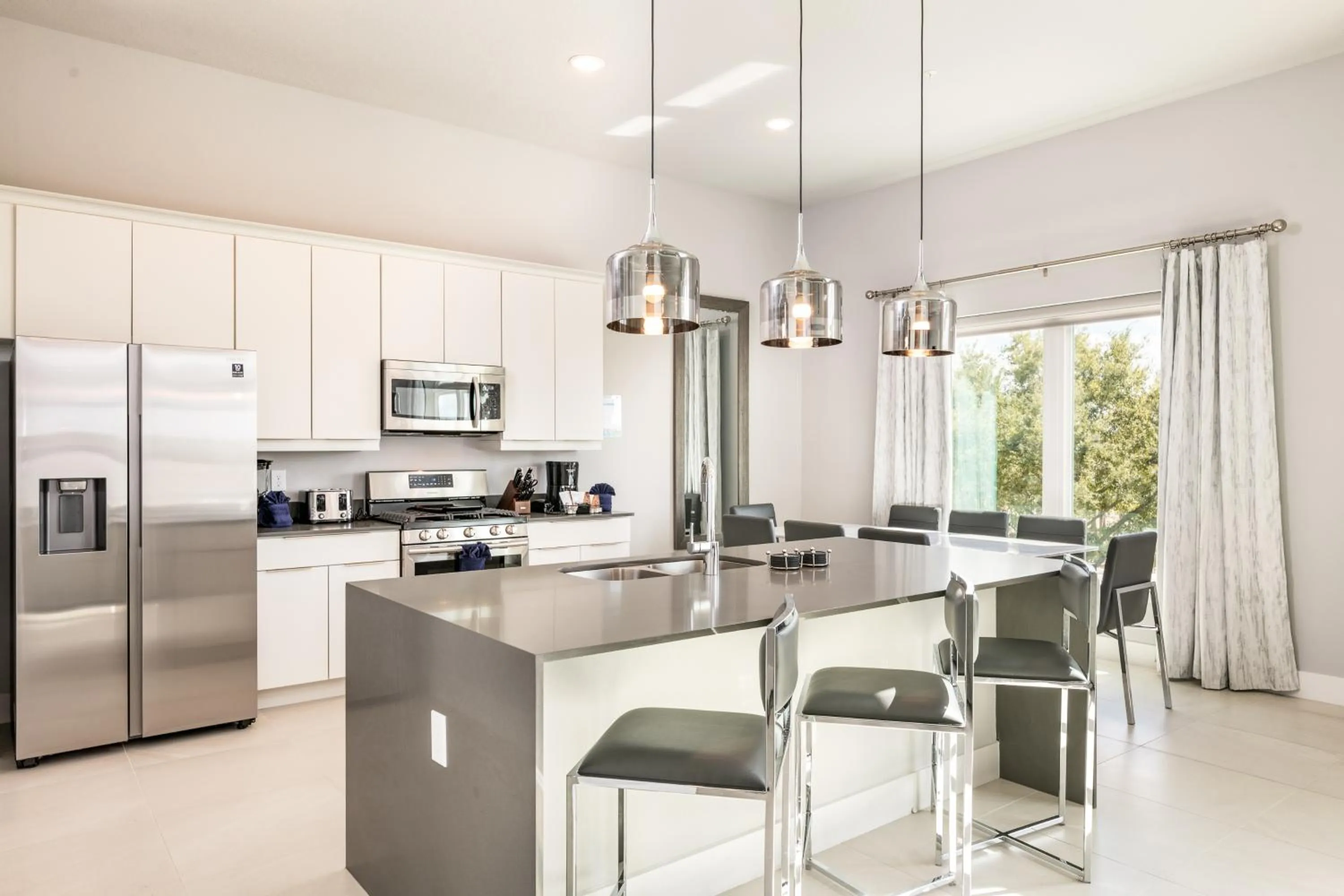 Kitchen or kitchenette in Spectrum Resort Villas Orlando and Waterparks