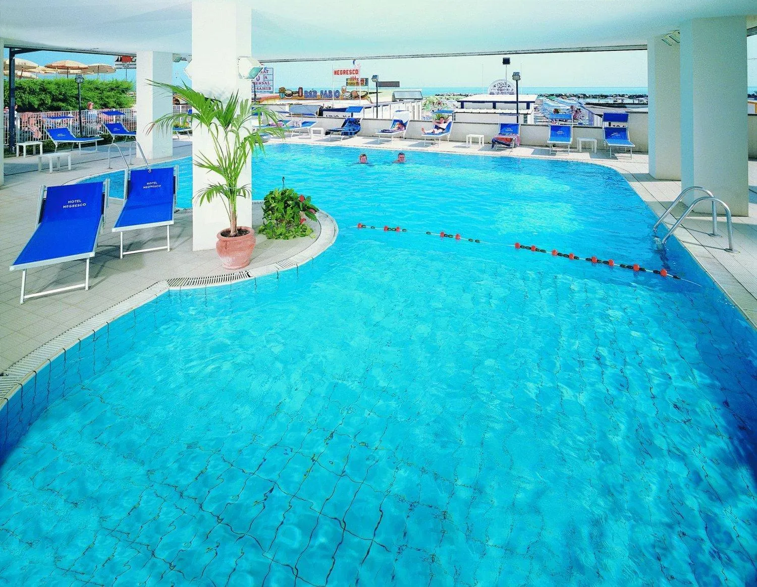 Swimming pool in Hotel Negresco