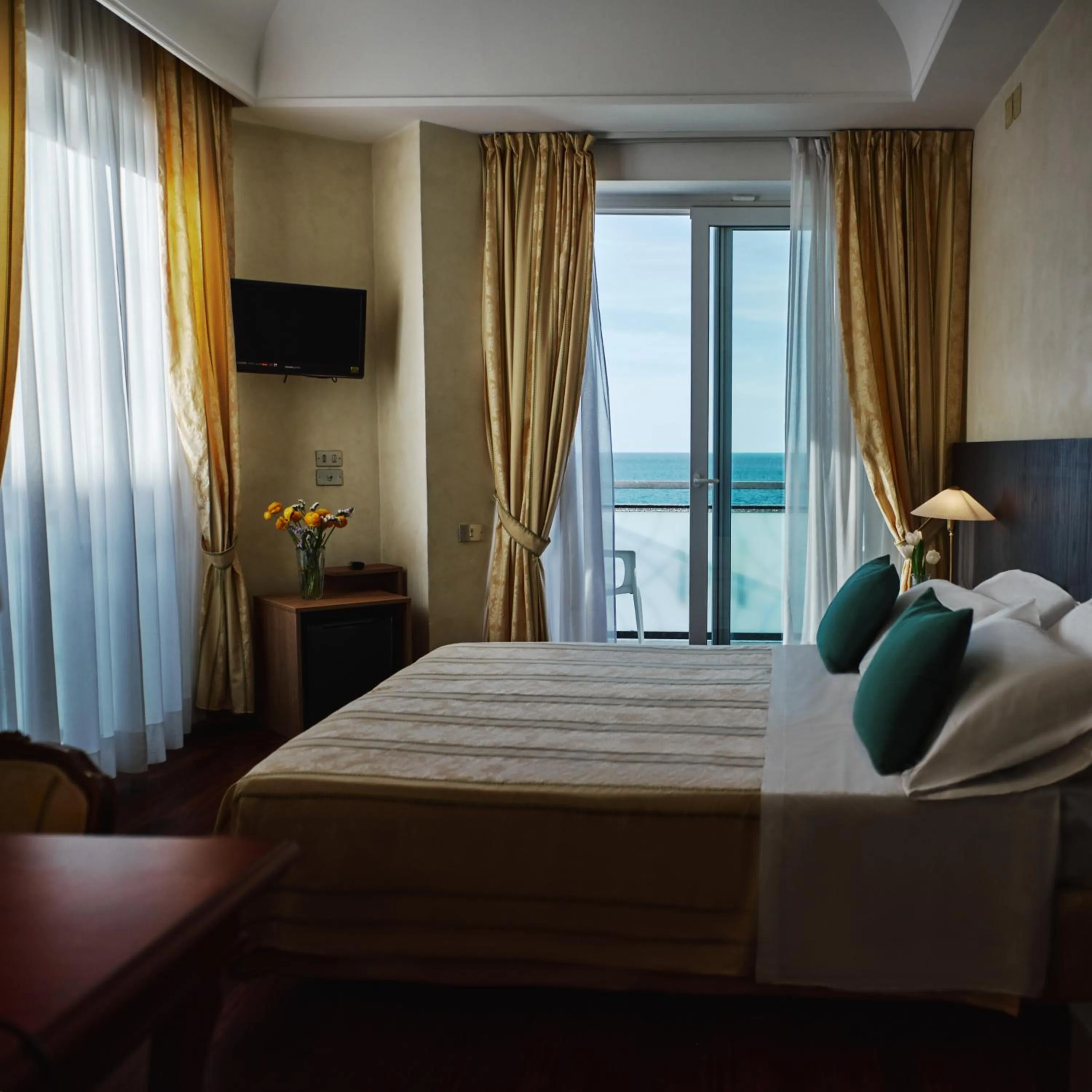 Bed in Hotel Negresco