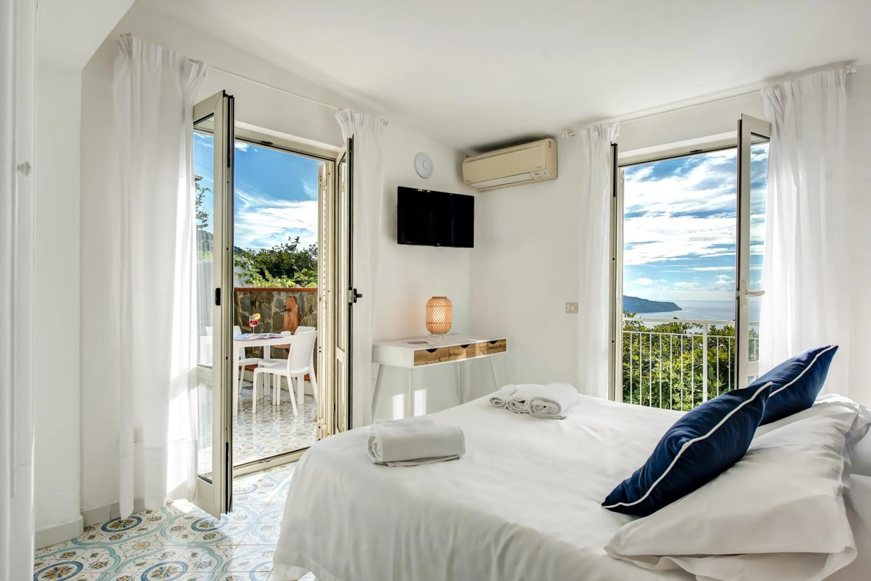 Property building, Bed in Gocce Di Capri Resort