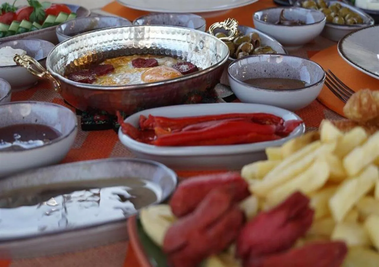 Breakfast in Tale Cave İnn