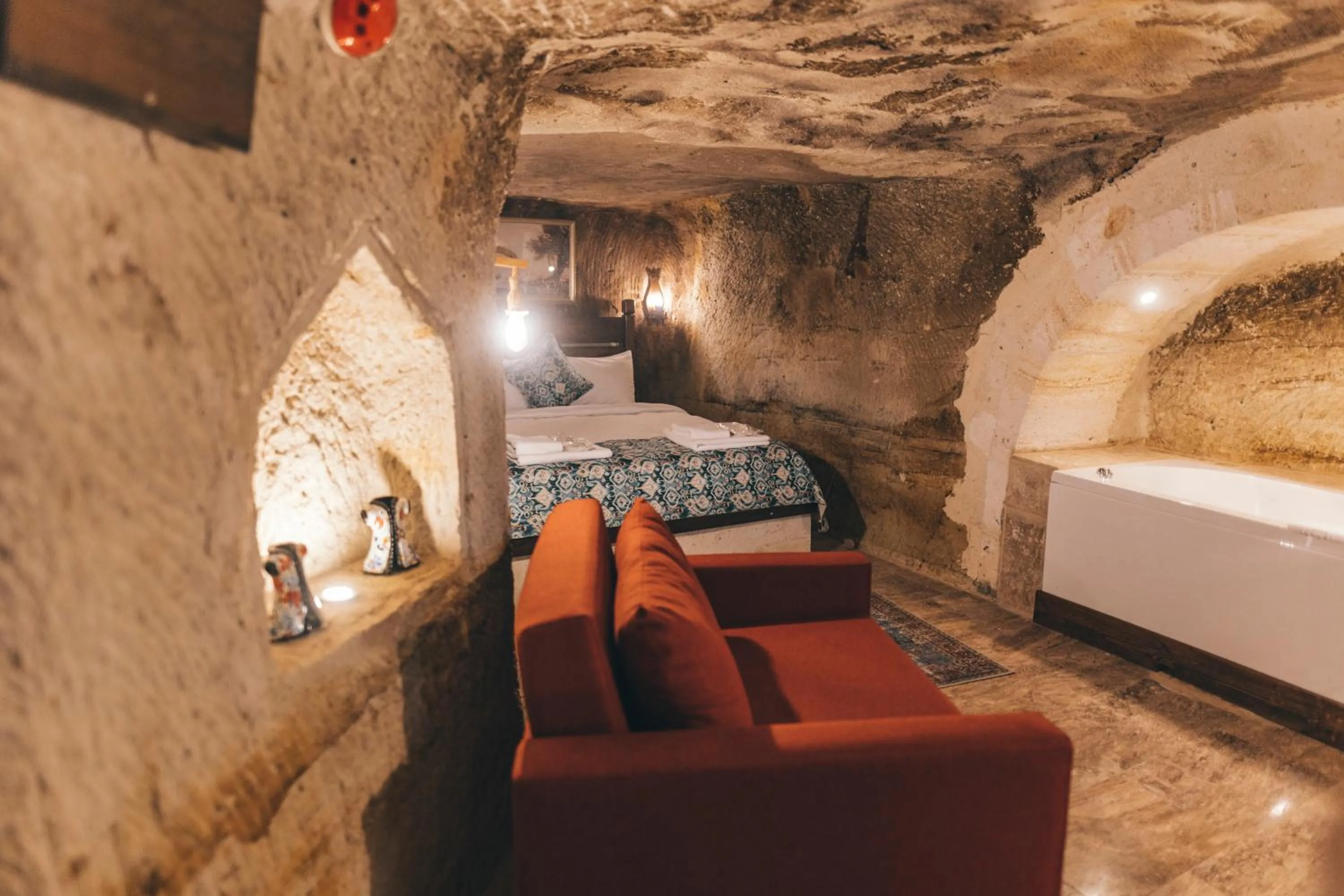 Bed in Tale Cave İnn