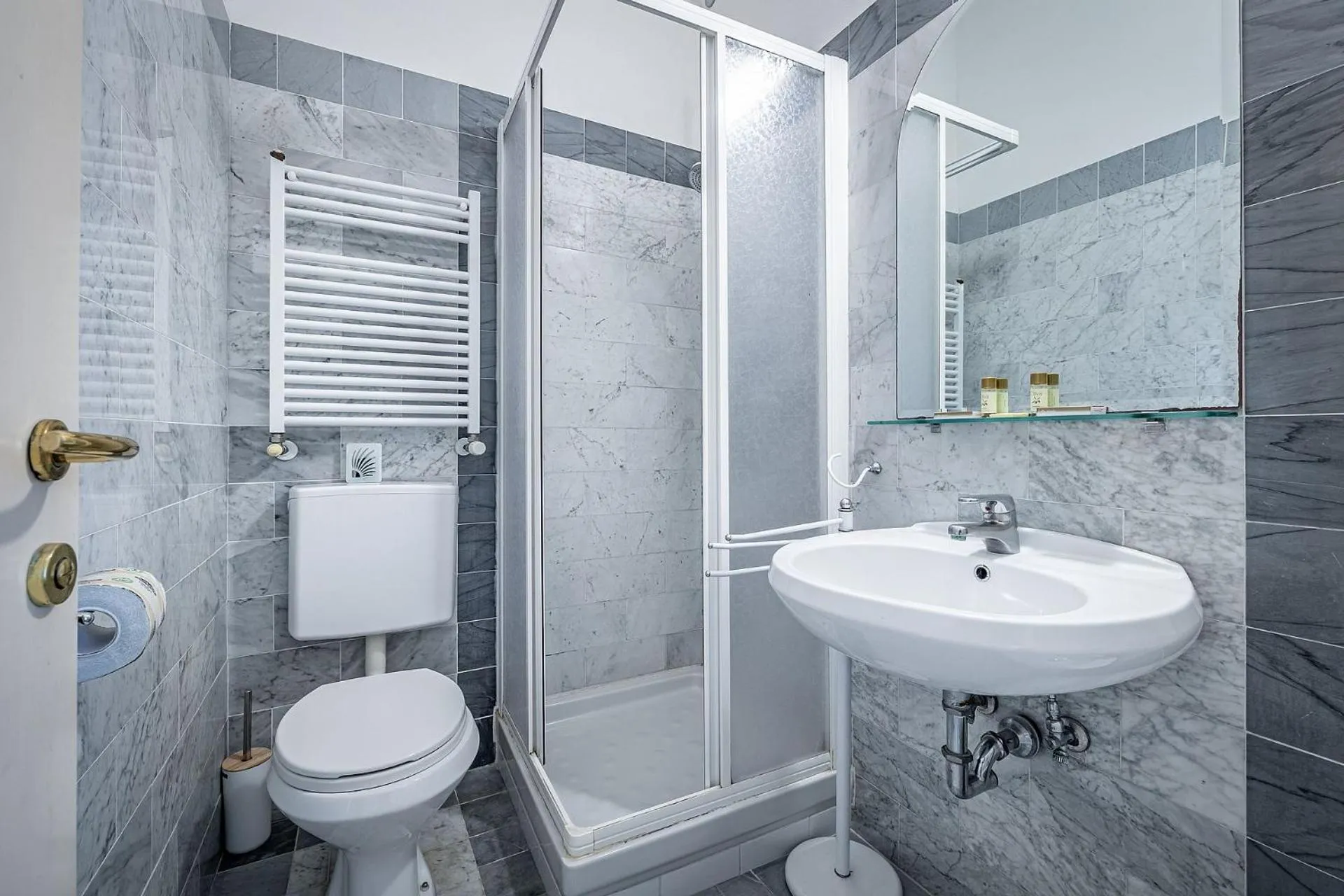 Toilet in Bellevue House Affittacamere