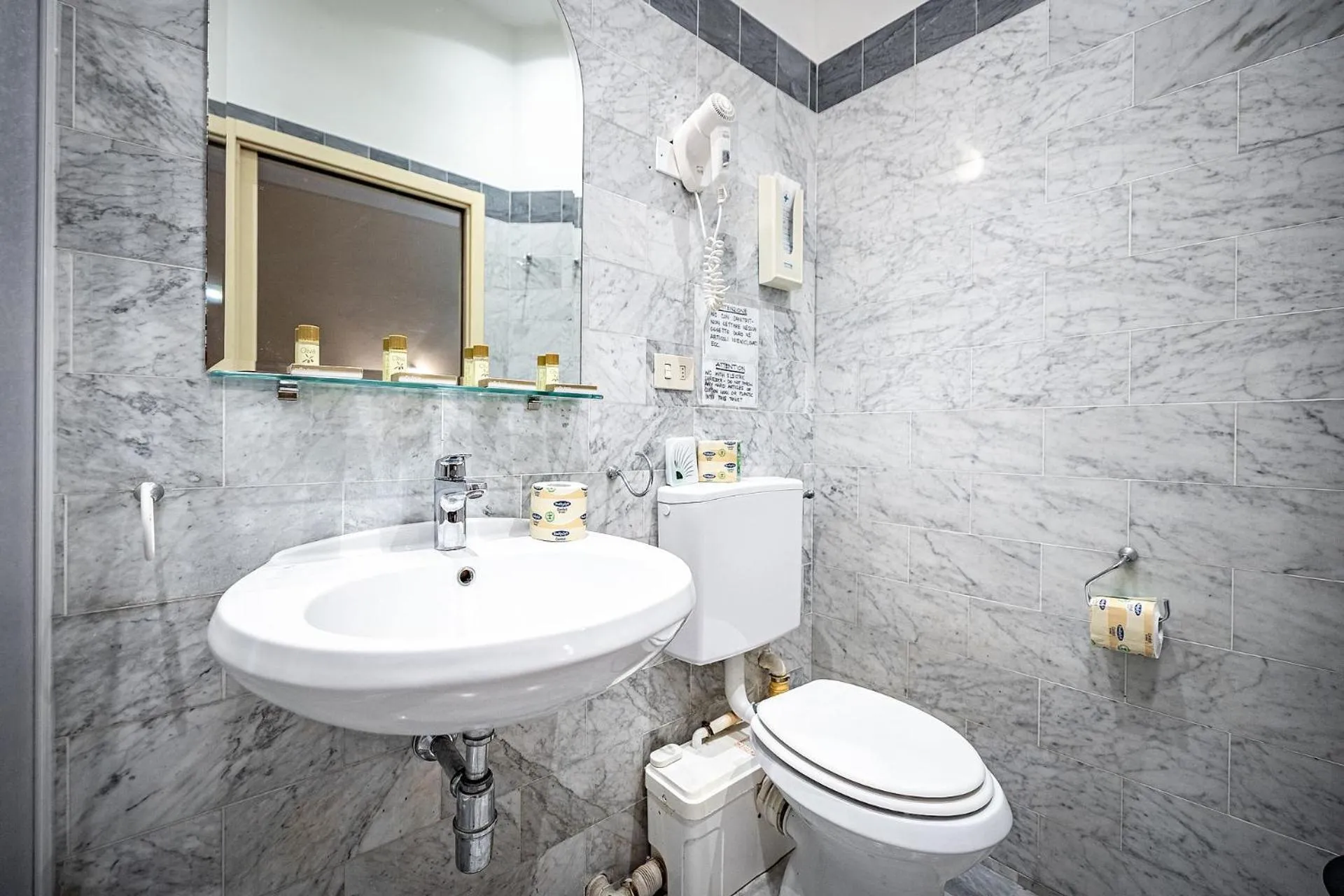 Bathroom in Bellevue House Affittacamere