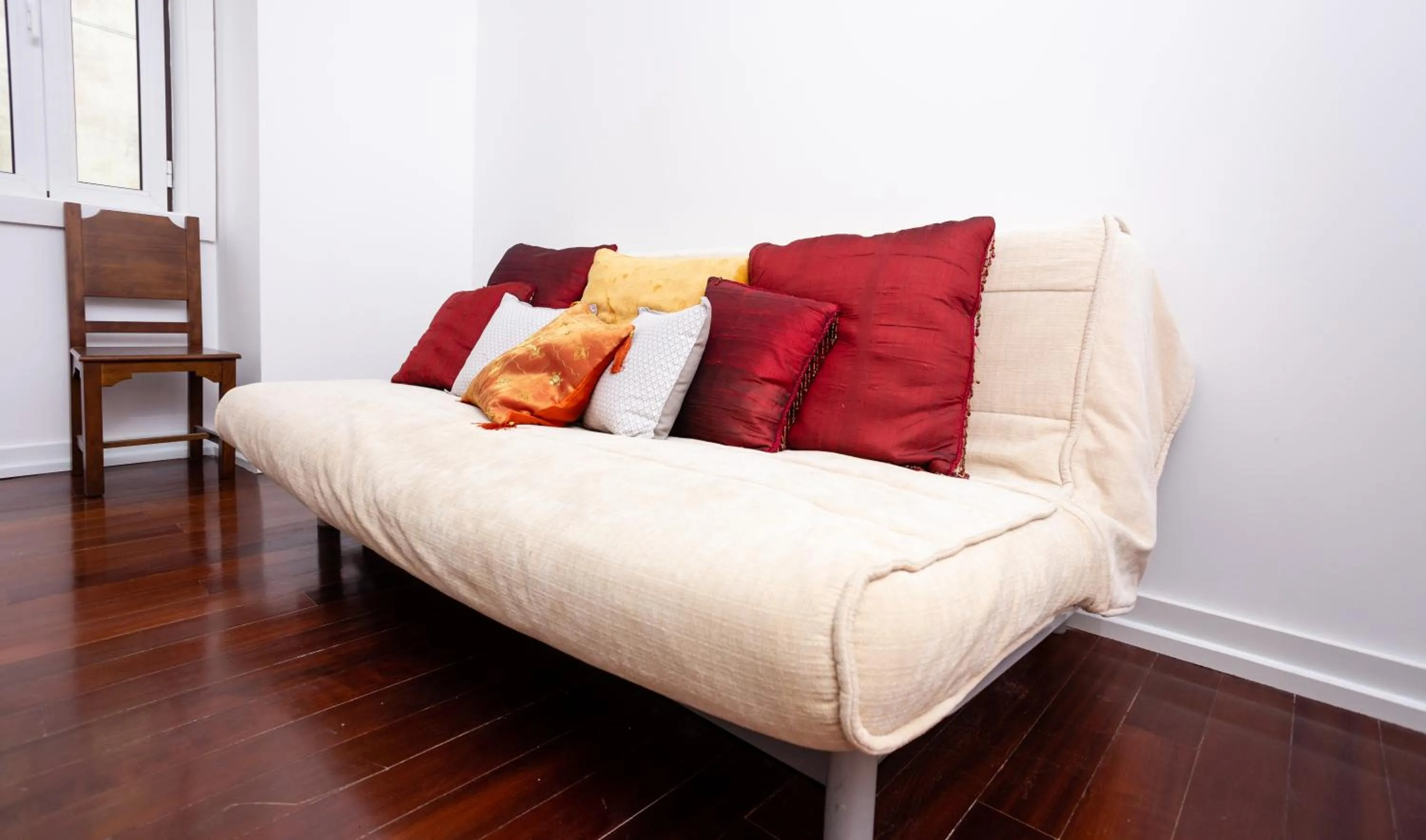 Photo of the whole room in Kais do Sol