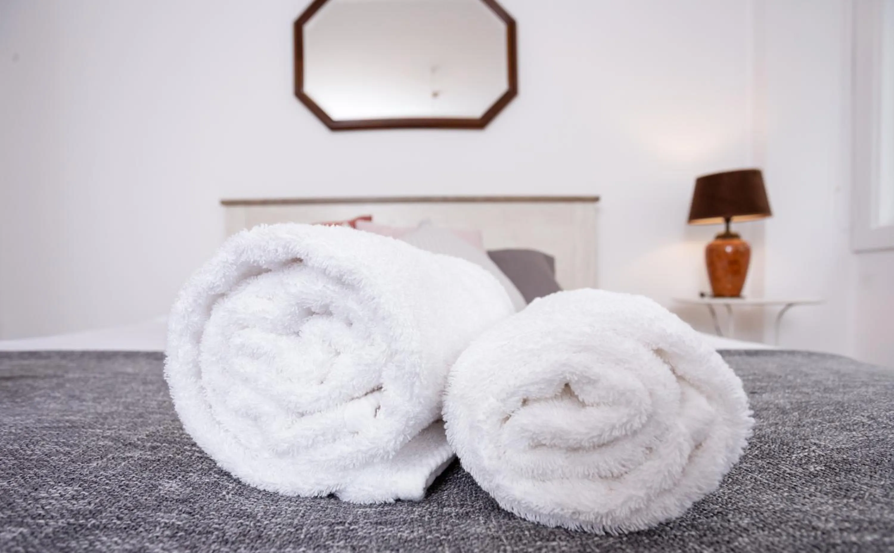 towels, Bed in Kais do Sol