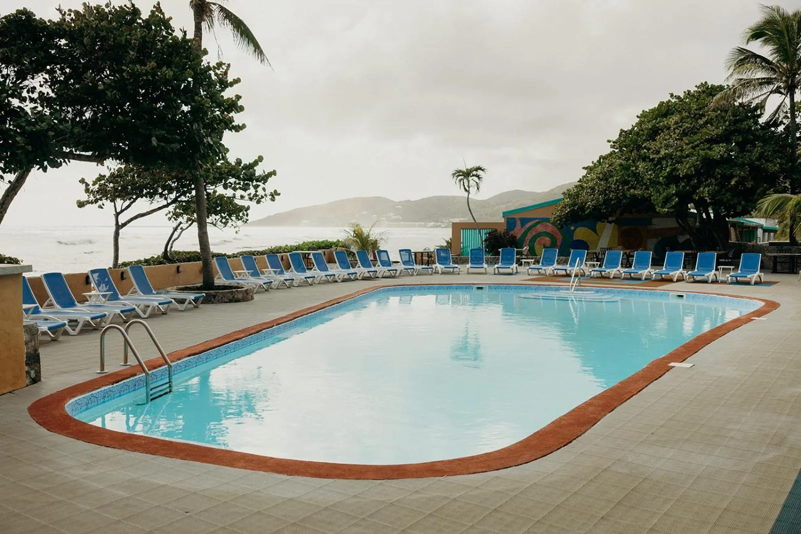 Lounge or bar in Grapetree Bay Hotel and Villas