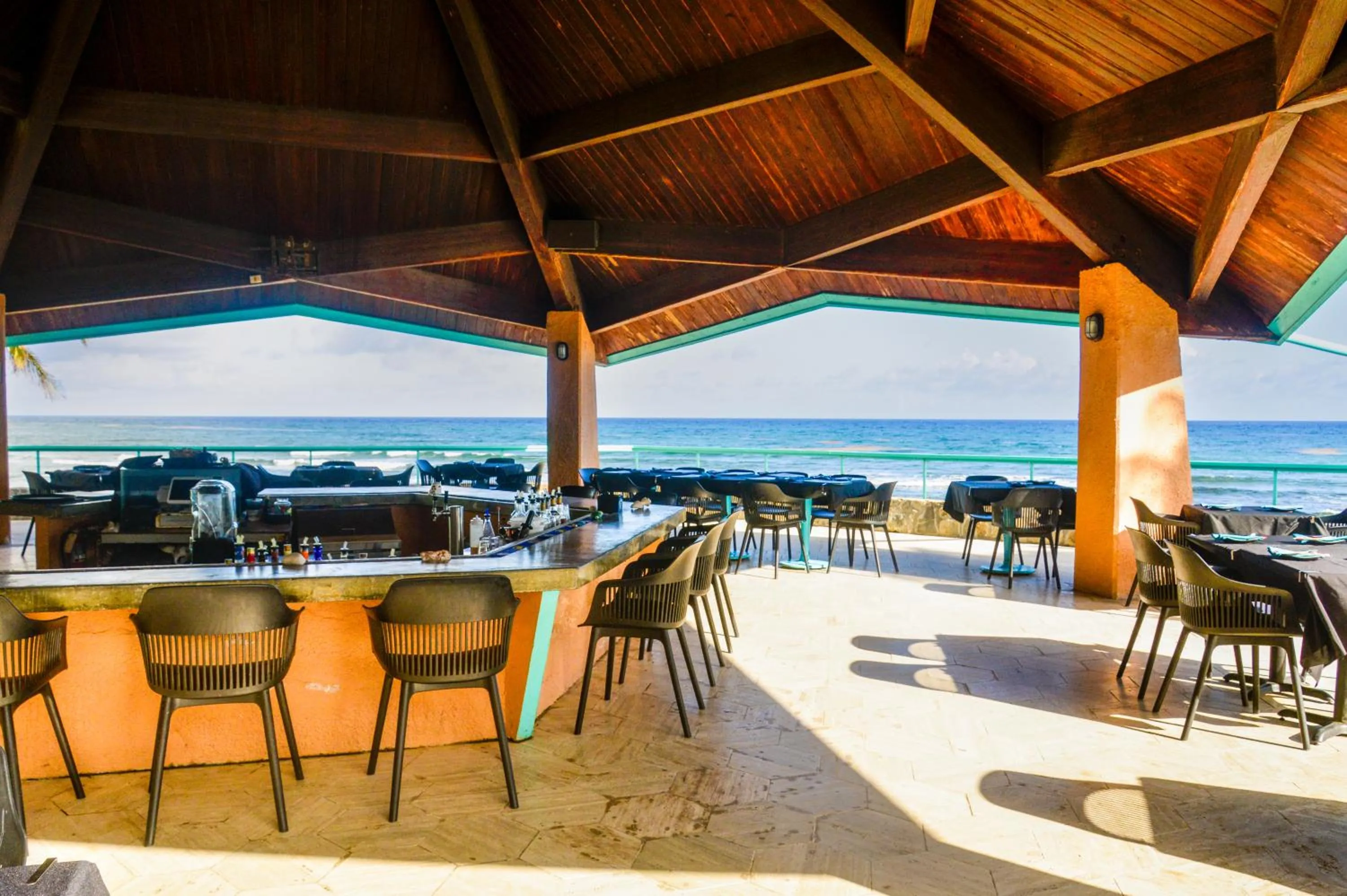 Restaurant/places to eat in Grapetree Bay Hotel and Villas