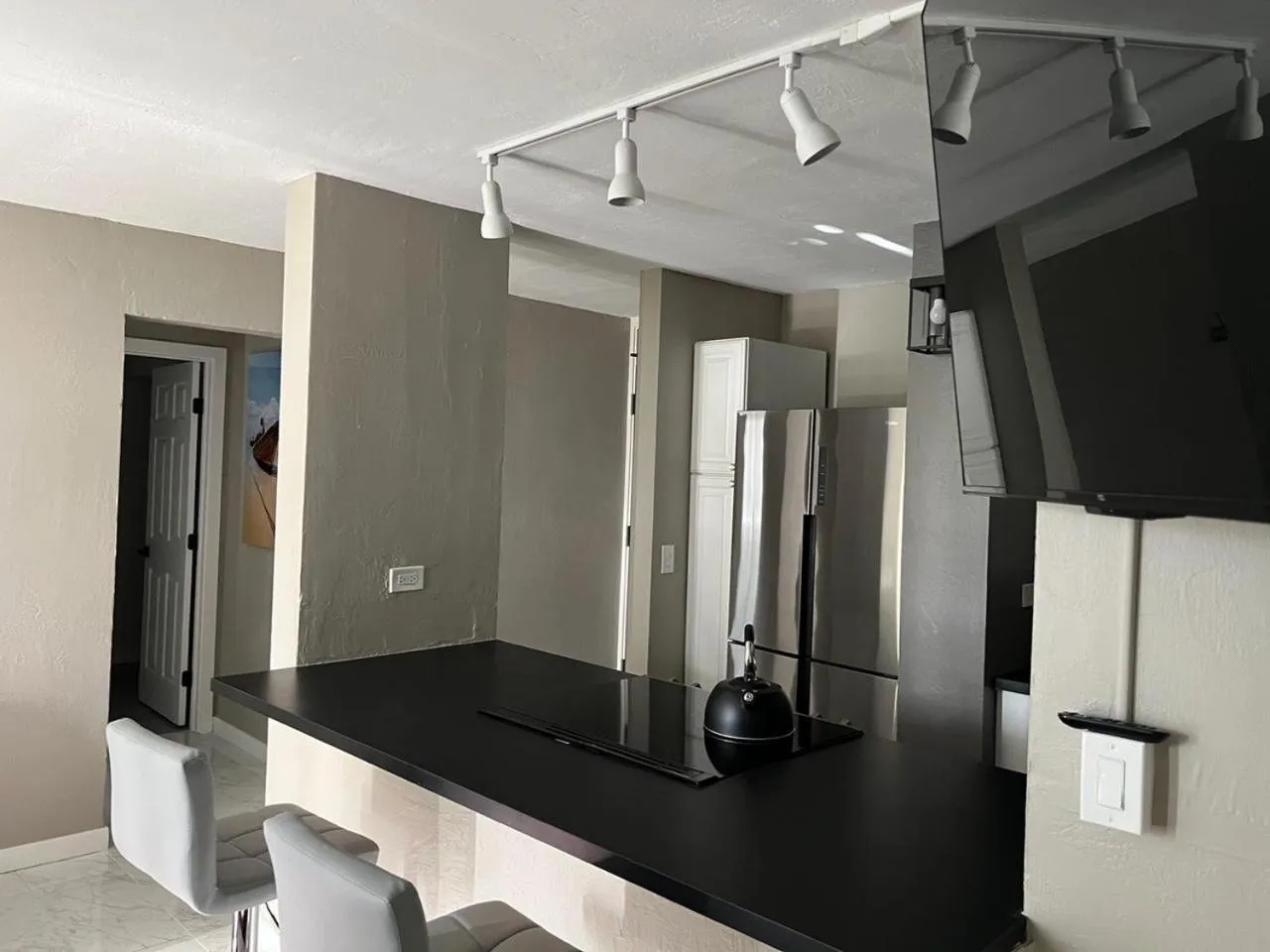 Stunning Views Best location in Hilo 2BR modern Condo