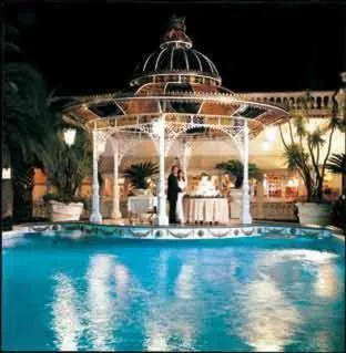 Night in Grand Hotel La Sonrisa