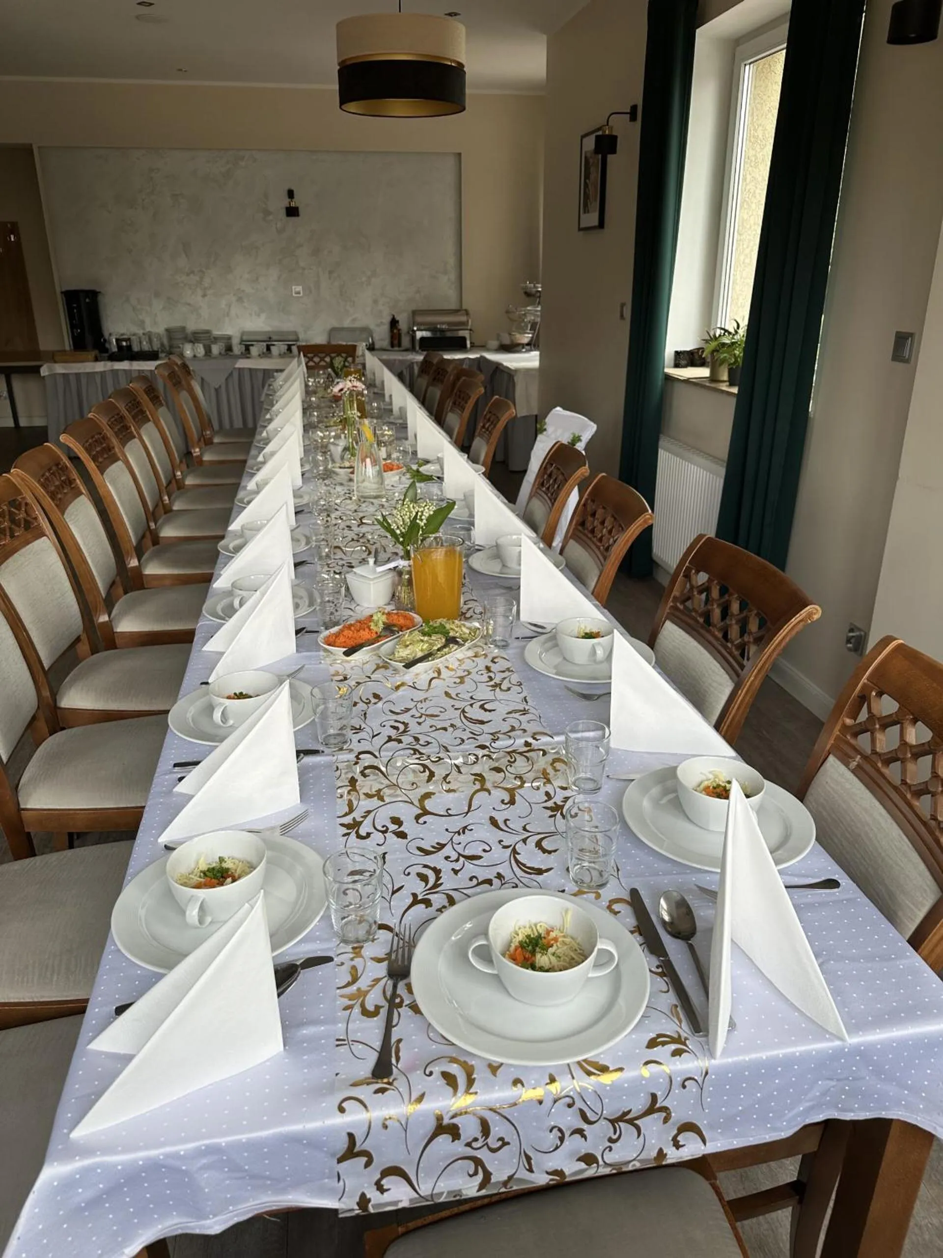 Restaurant/places to eat in Villa Pascal