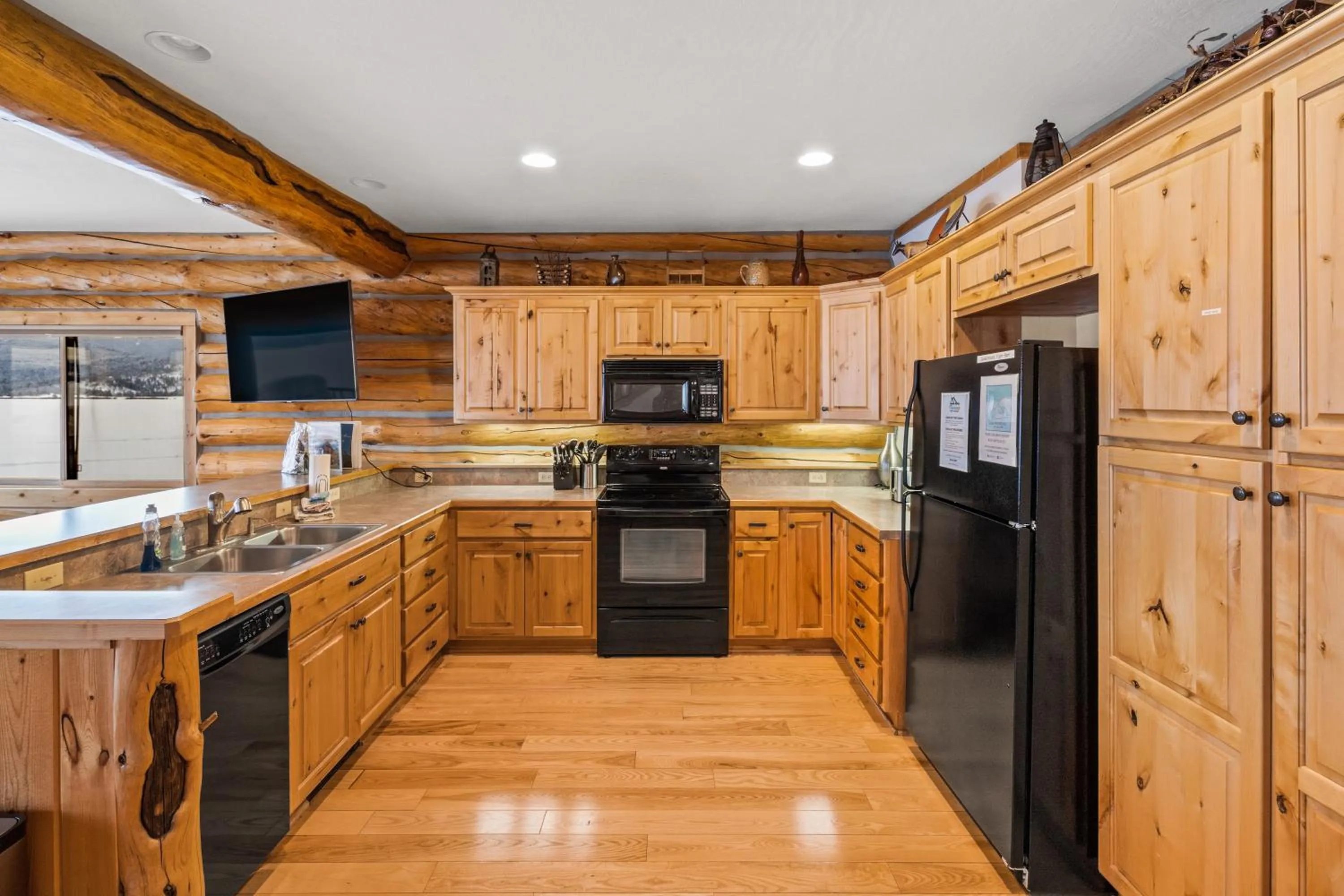 TV and multimedia in King's Cabin