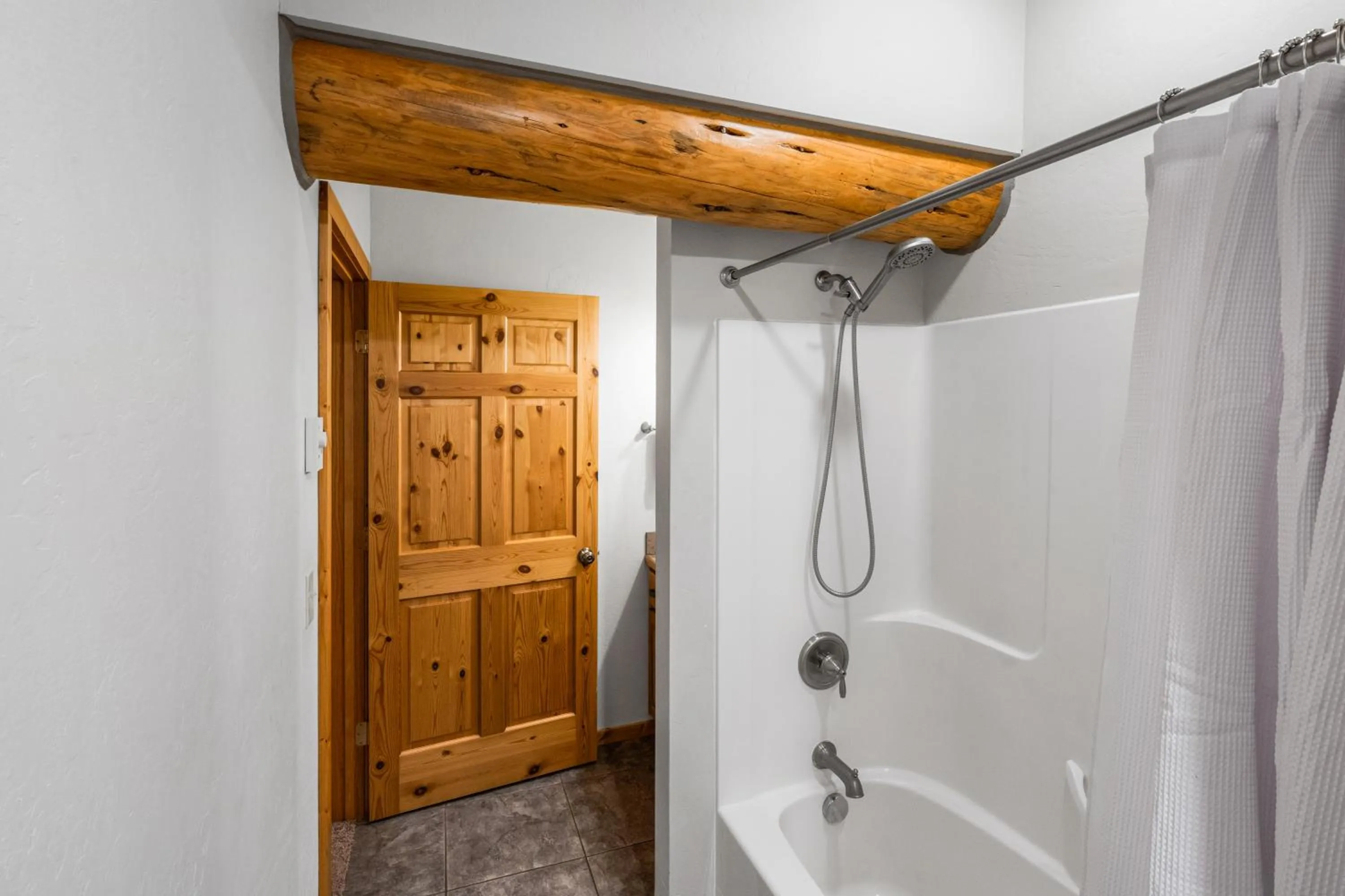 Shower in King's Cabin