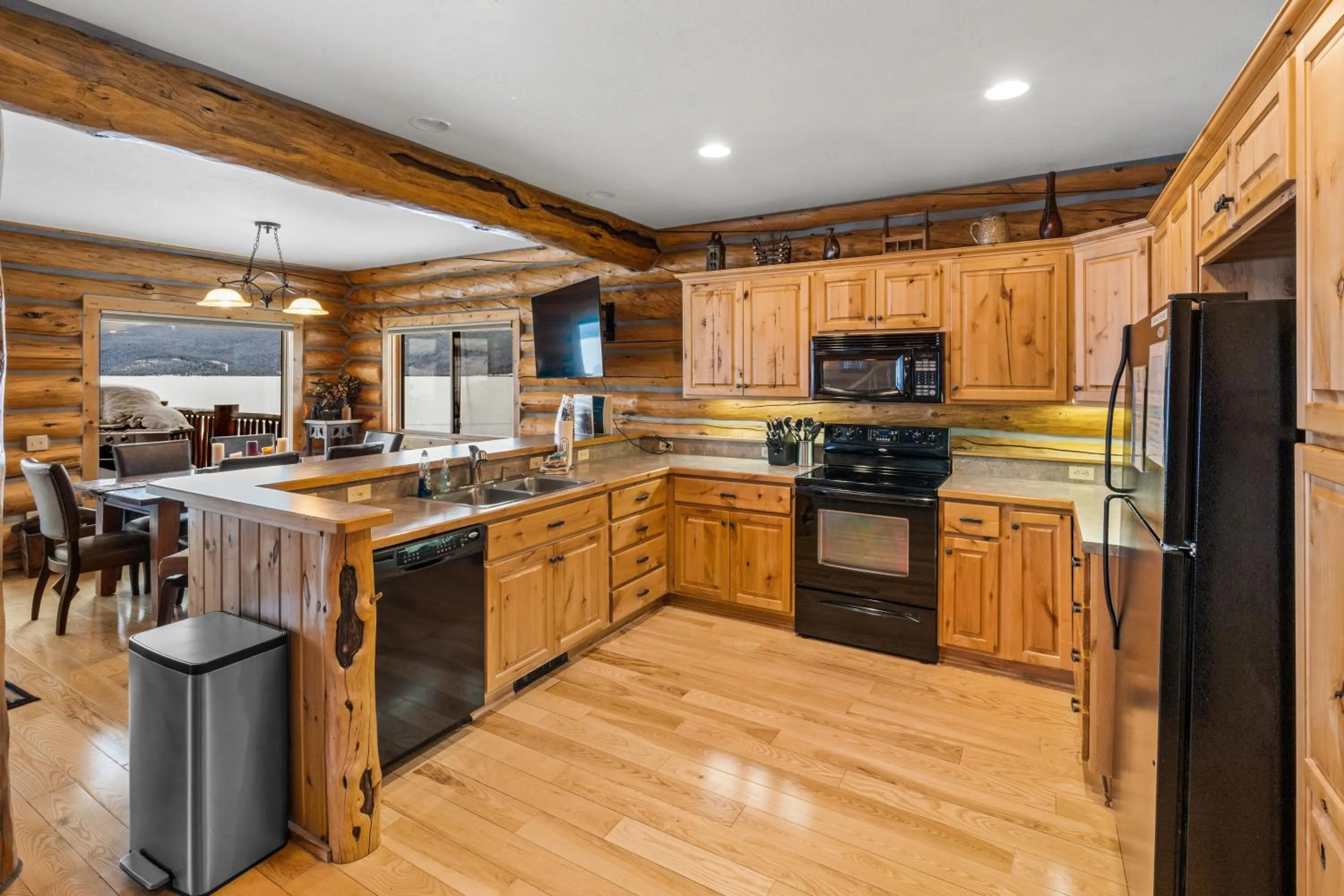 Kitchen or kitchenette in King's Cabin