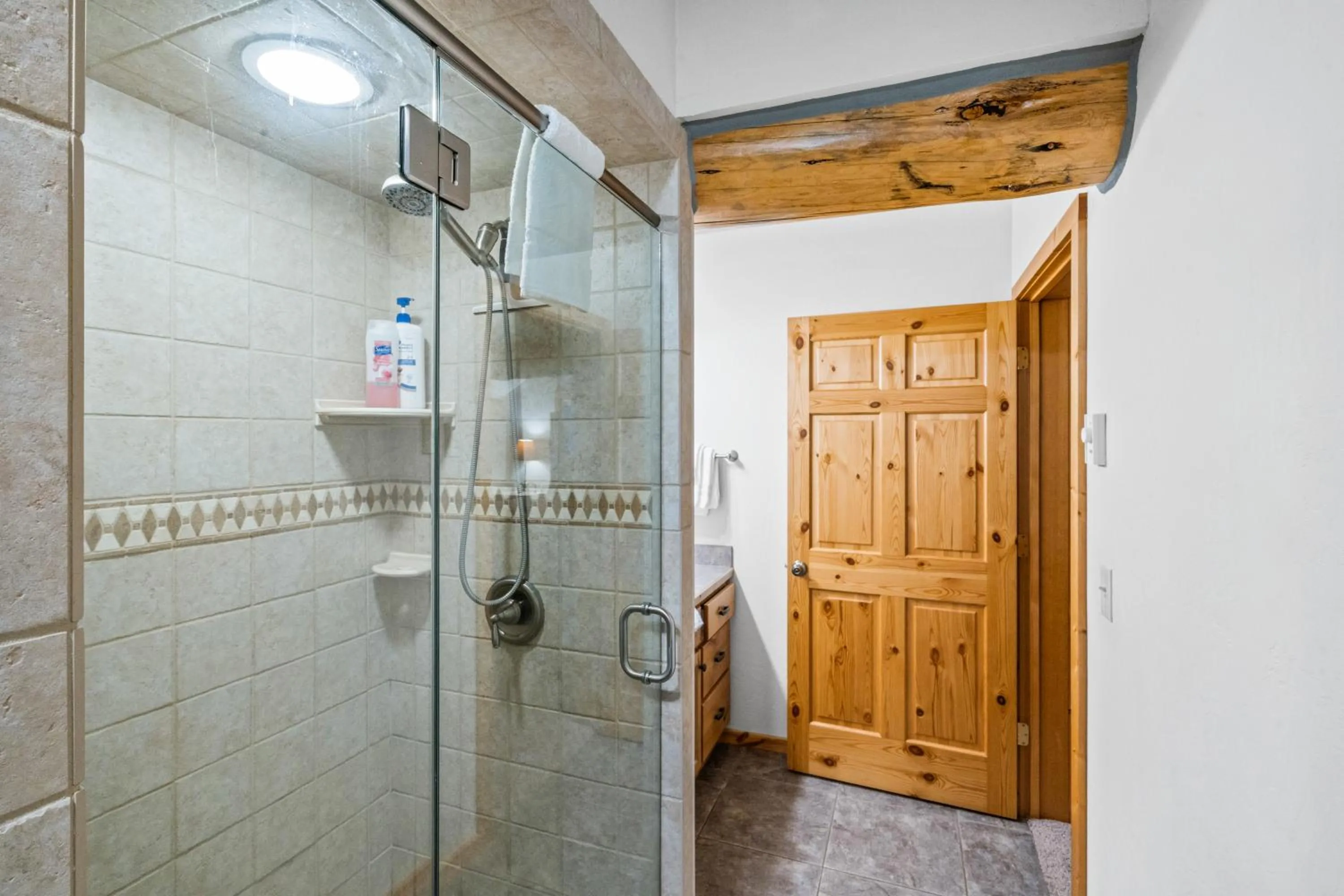 Shower in King's Cabin
