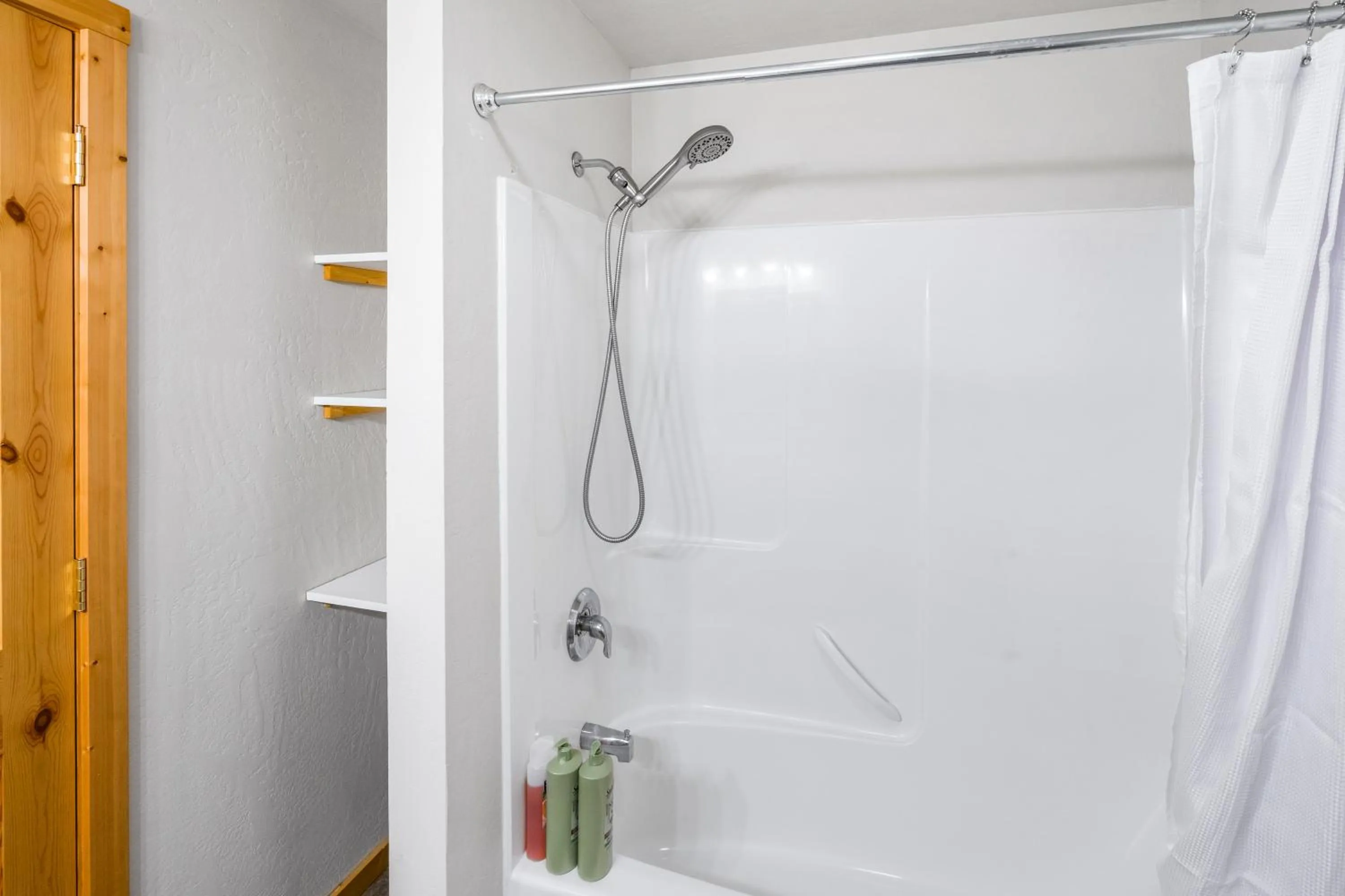 Shower in King's Cabin