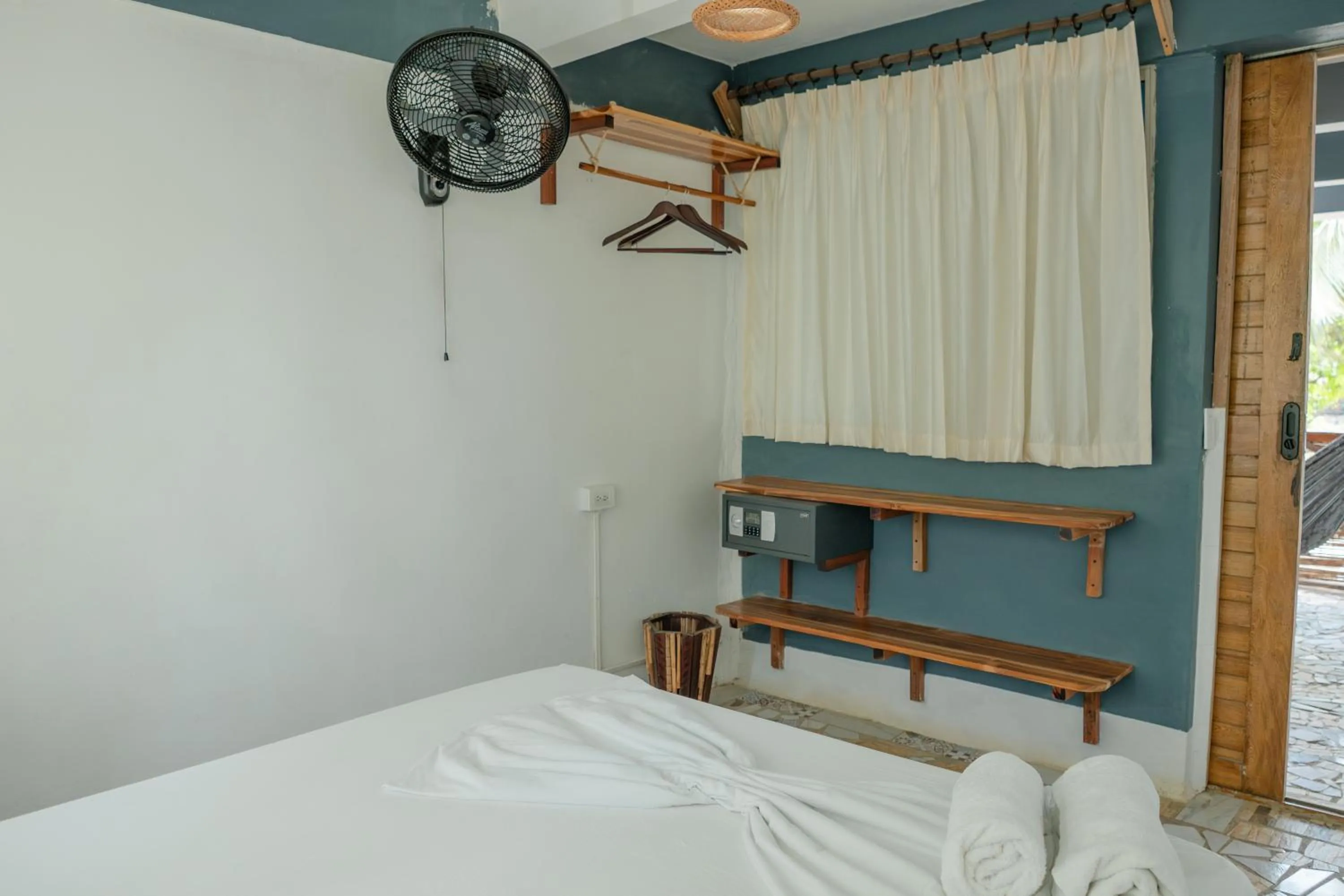 Photo of the whole room, Bed in La Playita Isla Fuerte