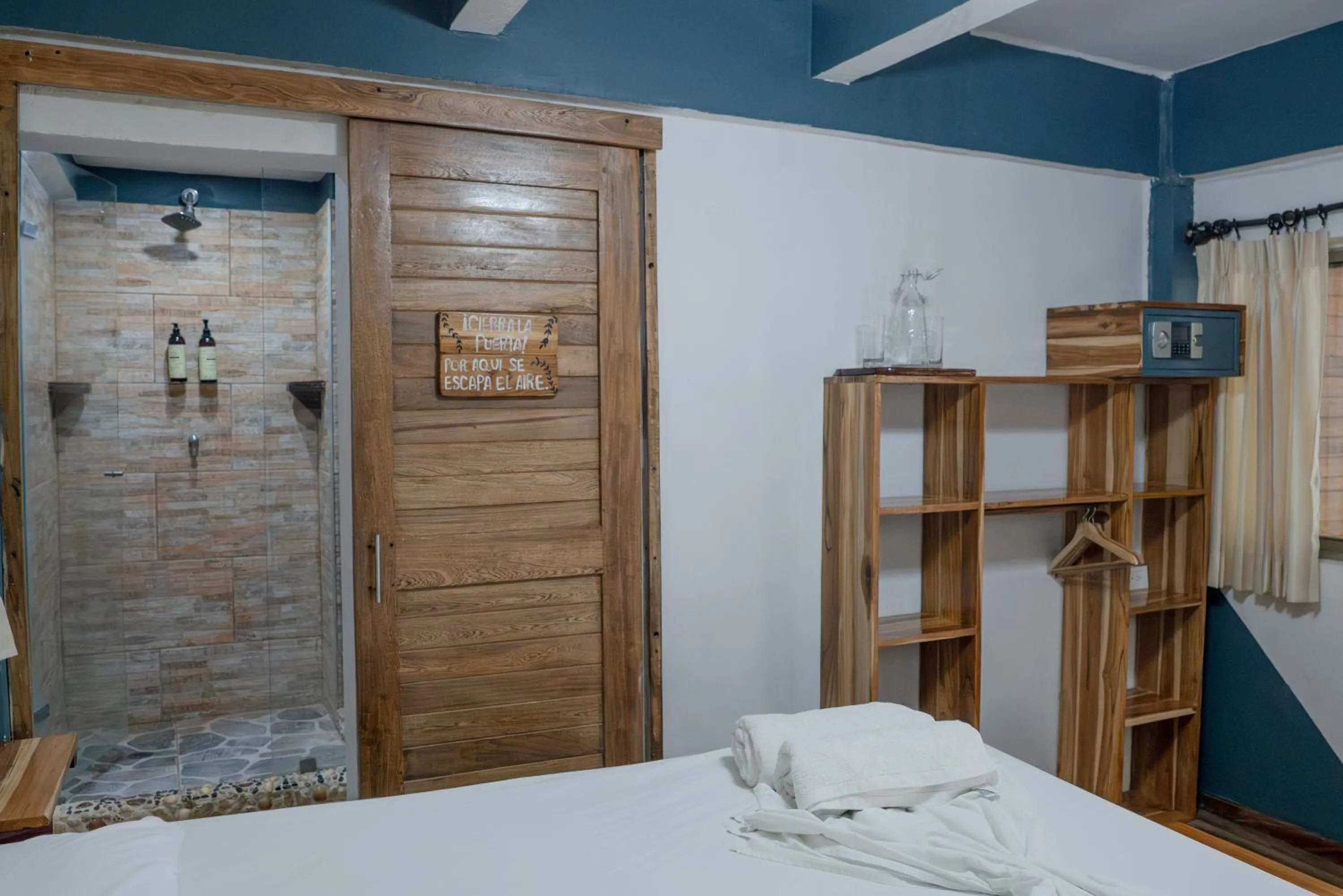 Photo of the whole room, Bed in La Playita Isla Fuerte