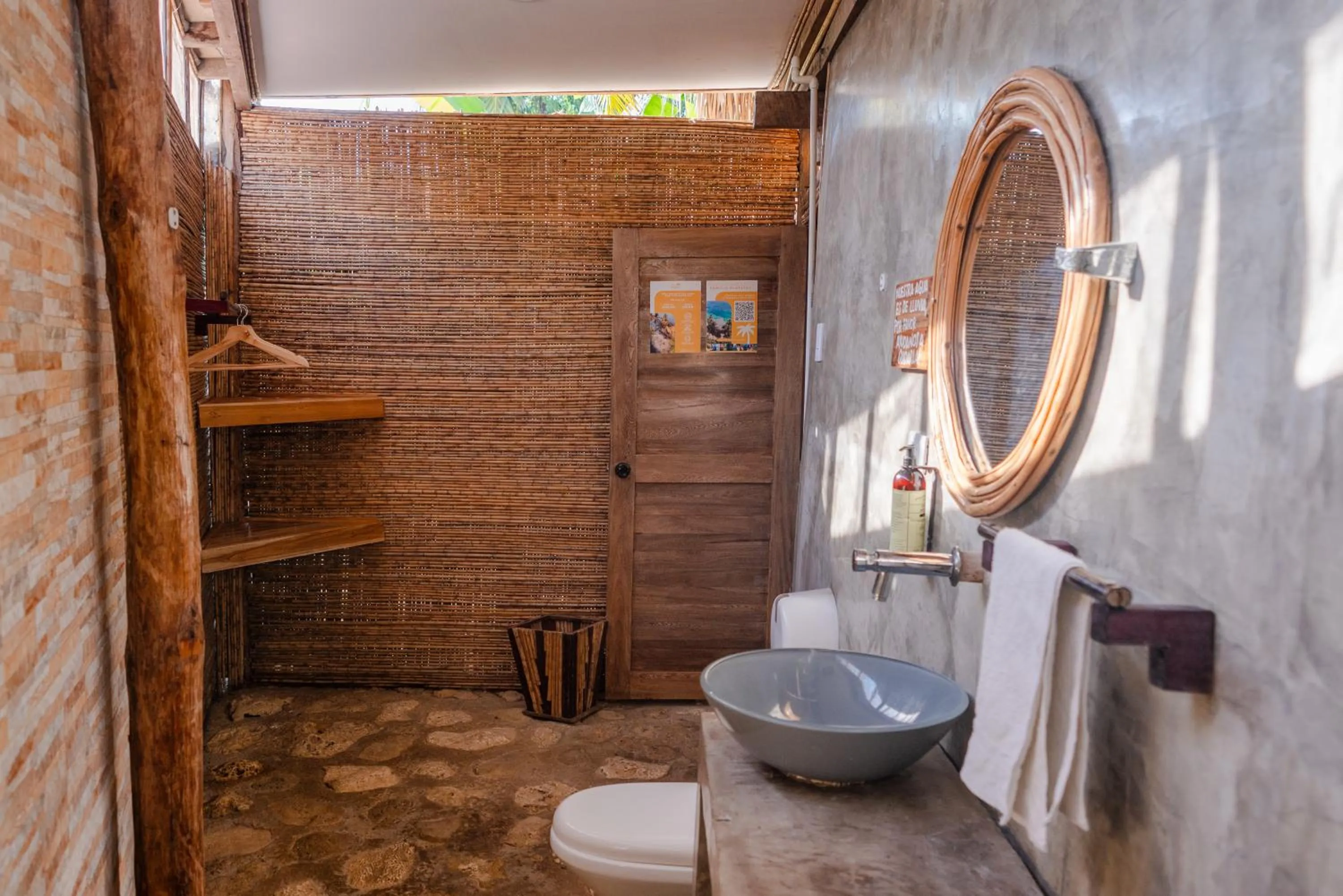 Toilet in La Playita Isla Fuerte