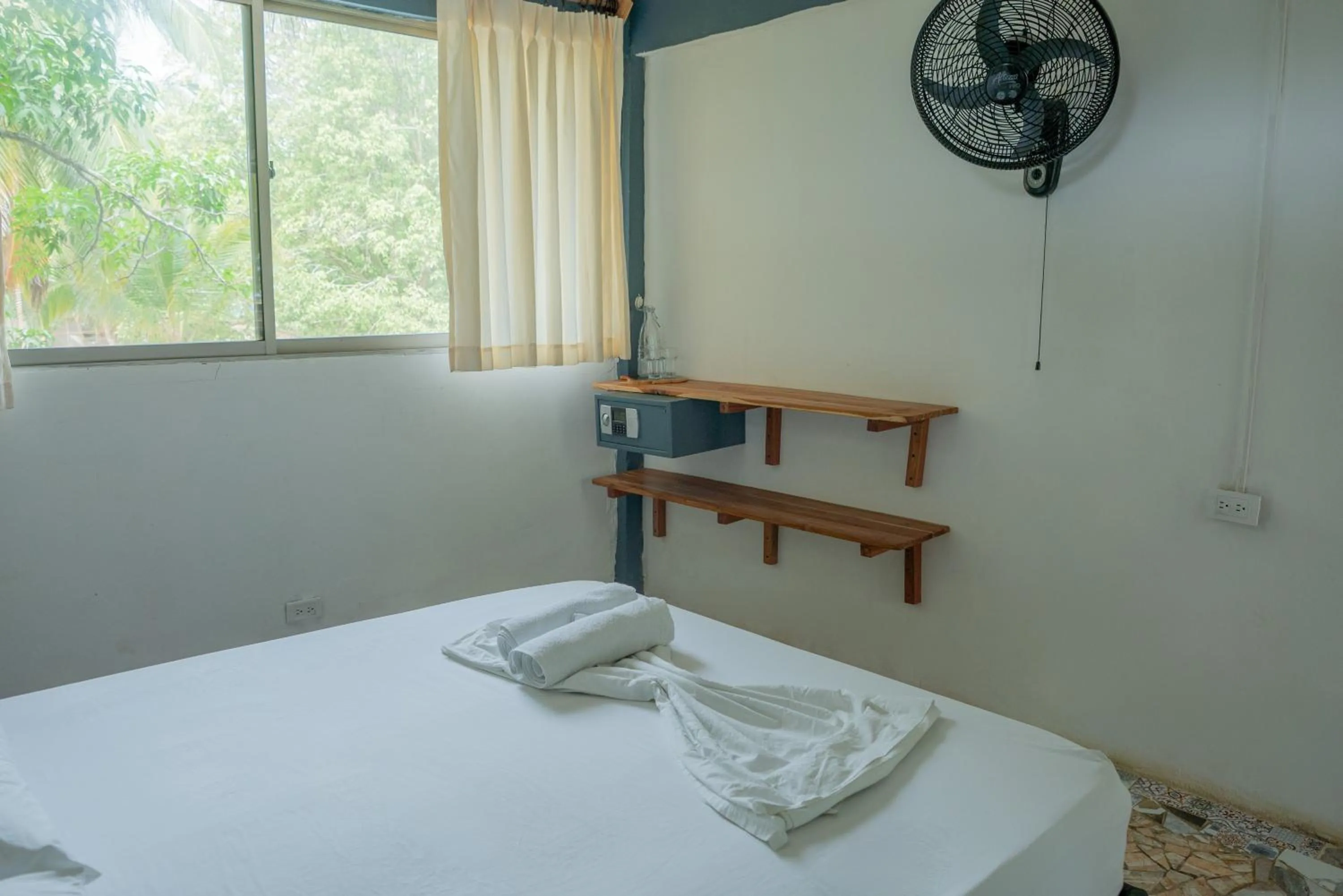 Photo of the whole room, Bed in La Playita Isla Fuerte