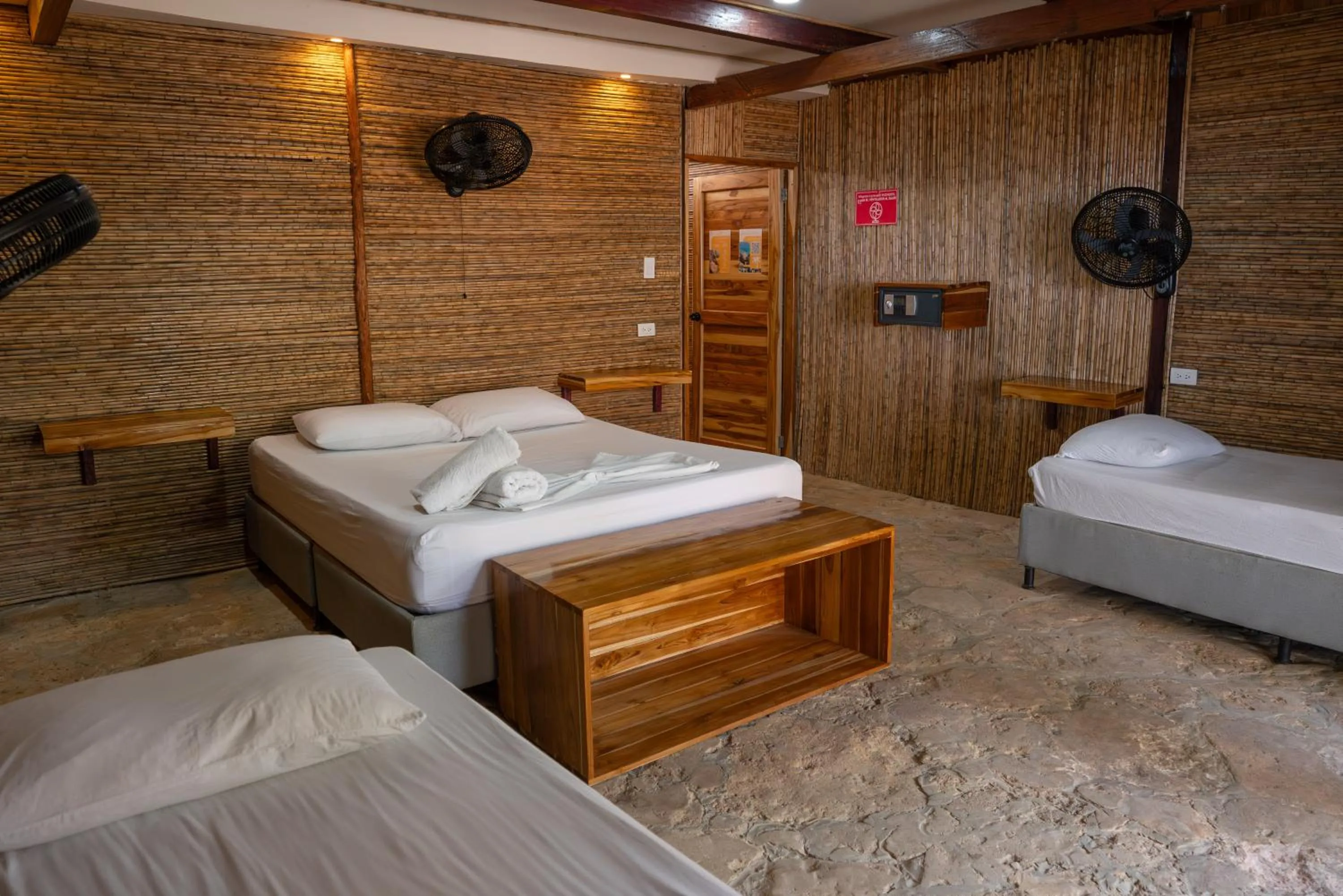 Photo of the whole room, Bed in La Playita Isla Fuerte