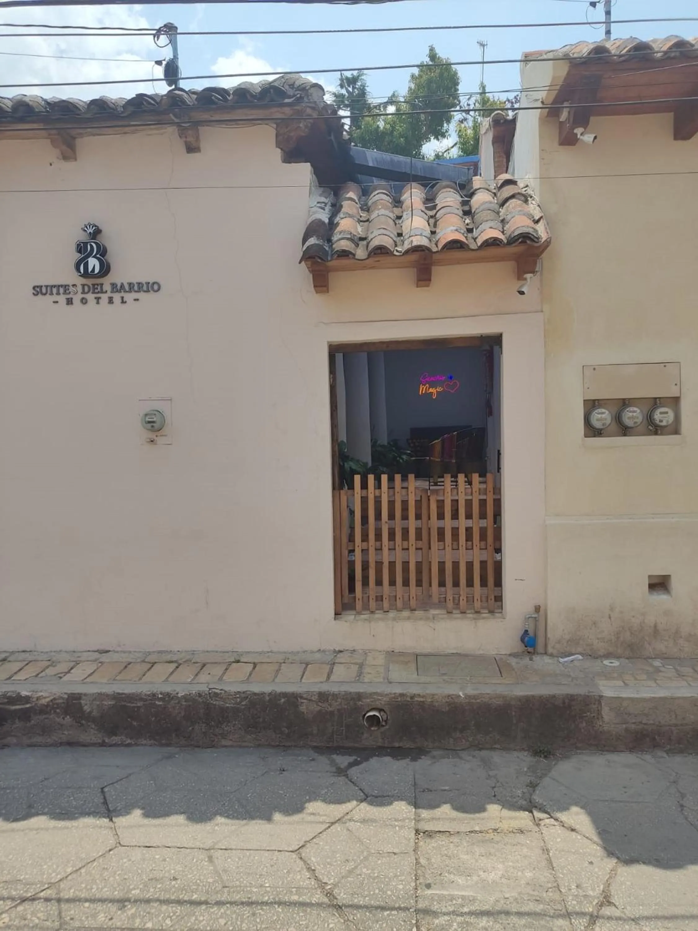 Facade/entrance in Suites del Barrio