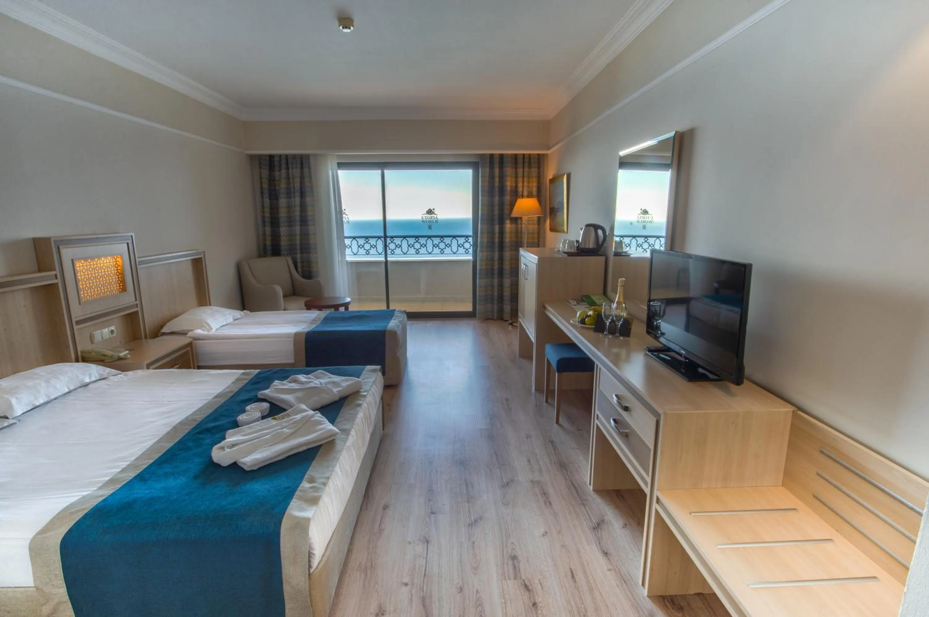 Photo of the whole room, Bed in Utopia World