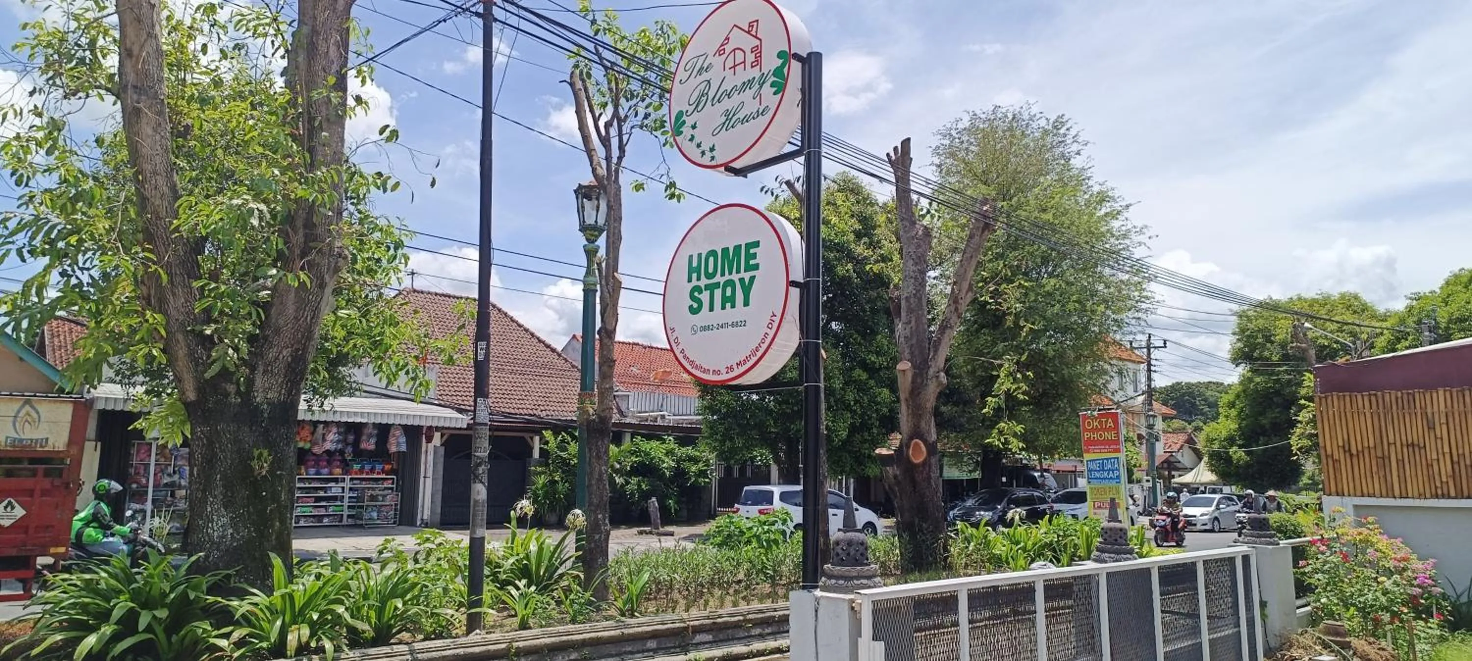 Street view in The Bloomy House