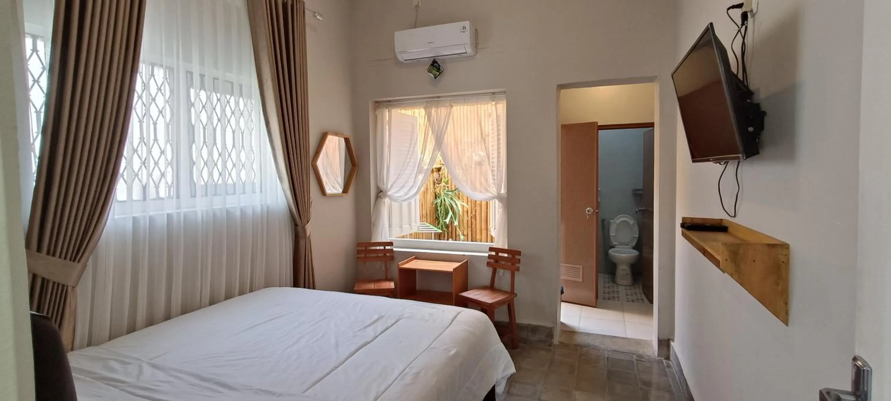 Bedroom, Bed in The Bloomy House