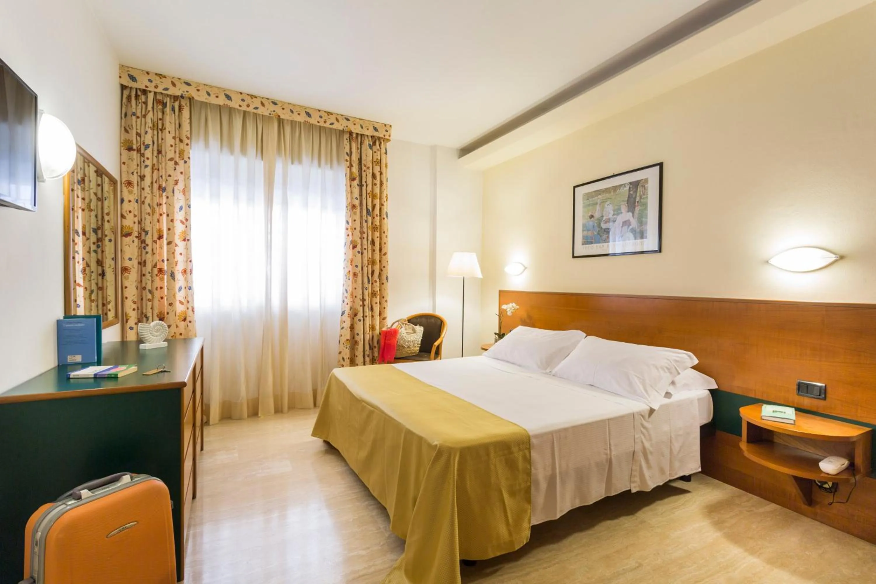 Photo of the whole room, Bed in Astoria Suite Hotel