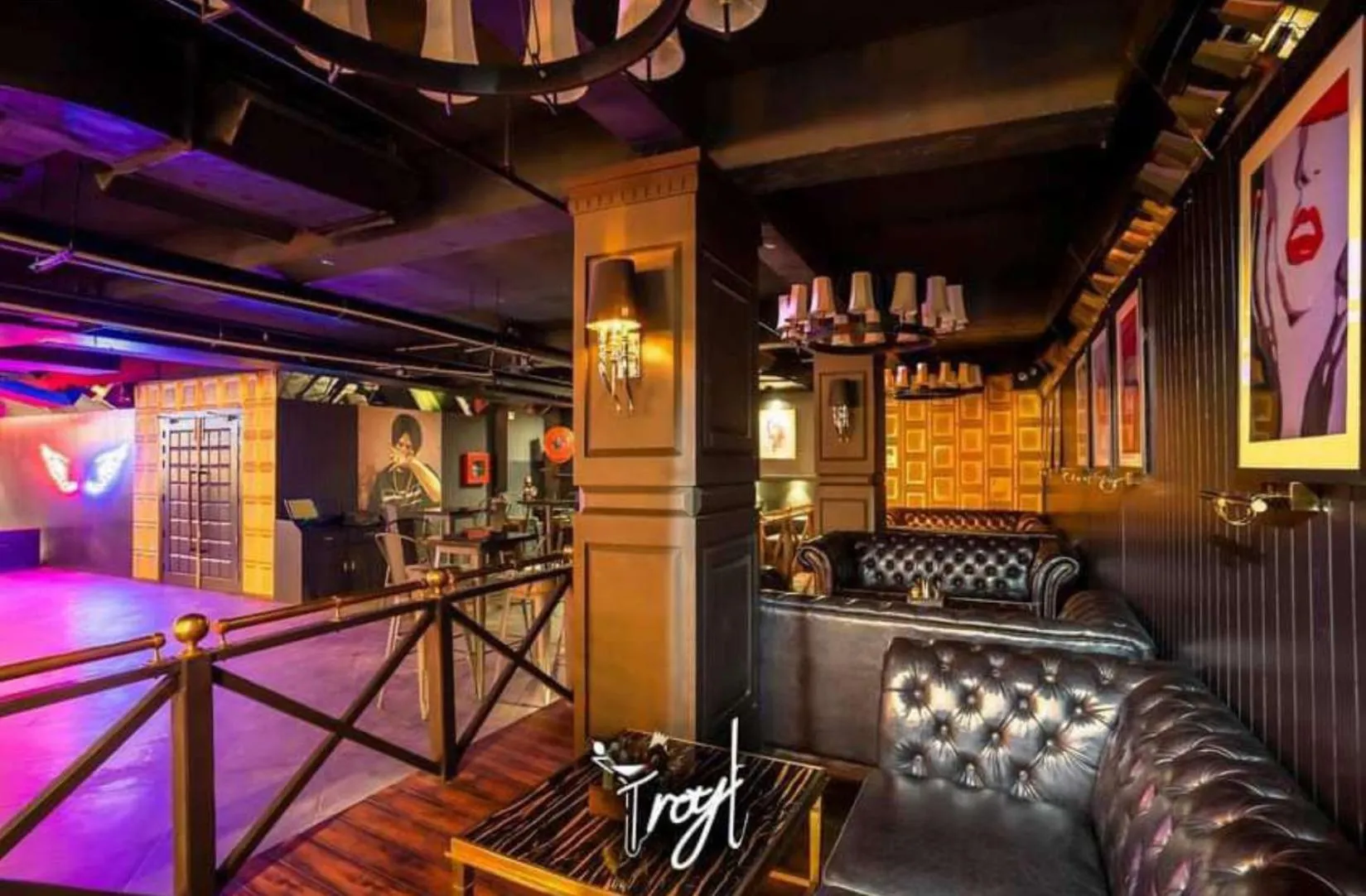 Lounge or bar in Dazzling