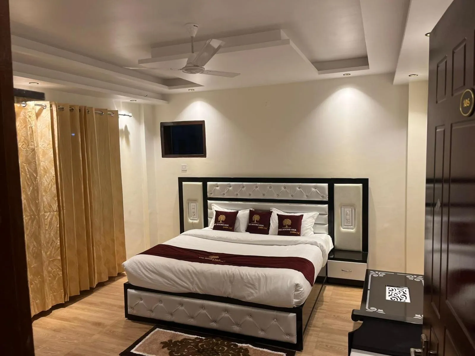 Photo of the whole room, Bed in The Divine Oak Golden Leaf