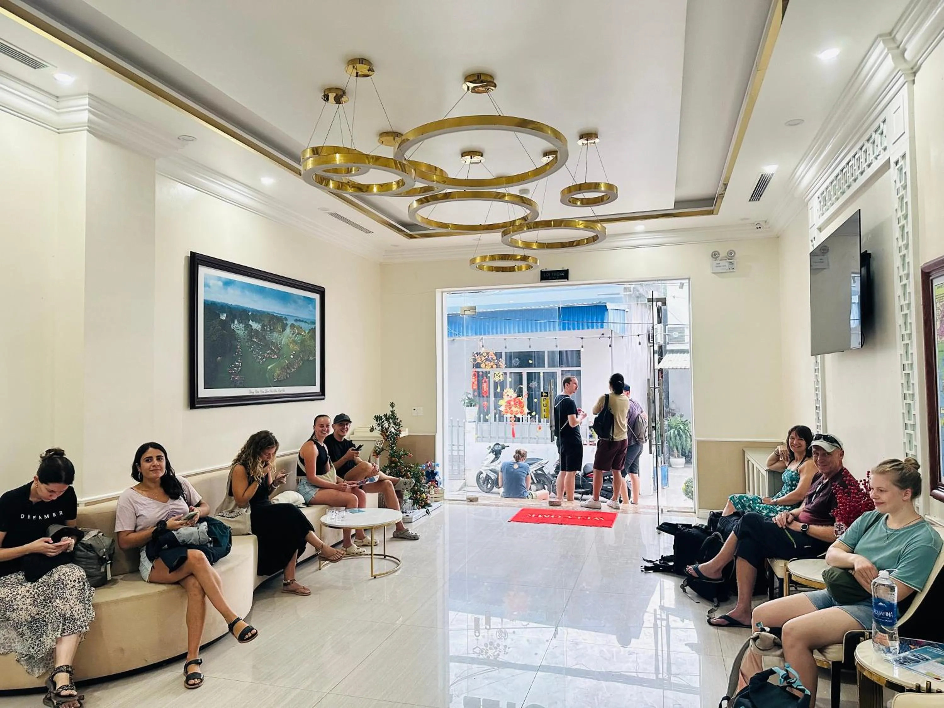 People in Cat Ba Seoul 2 Hotel & Apartment