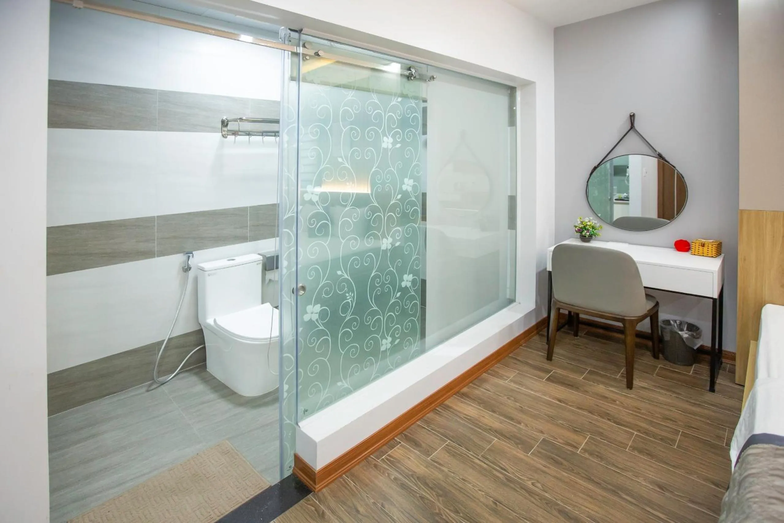 Shower in Cat Ba Seoul 2 Hotel & Apartment