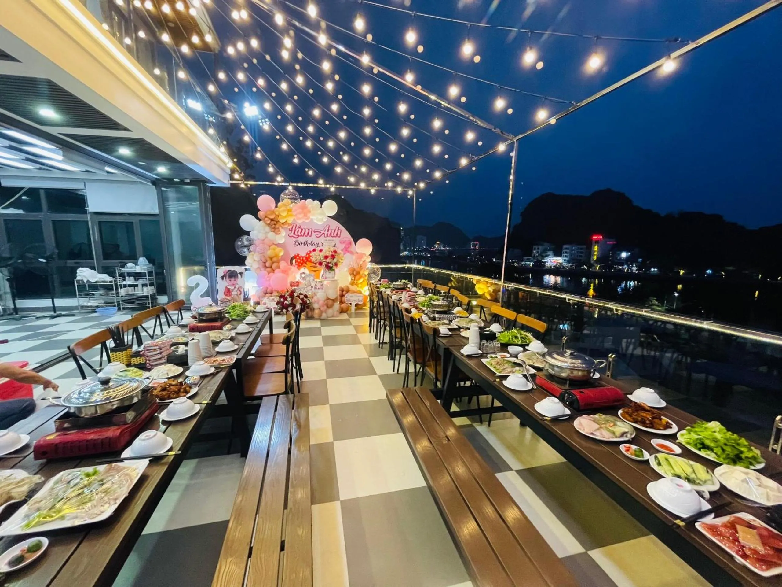 Restaurant/places to eat in Cat Ba Seoul 2 Hotel & Apartment