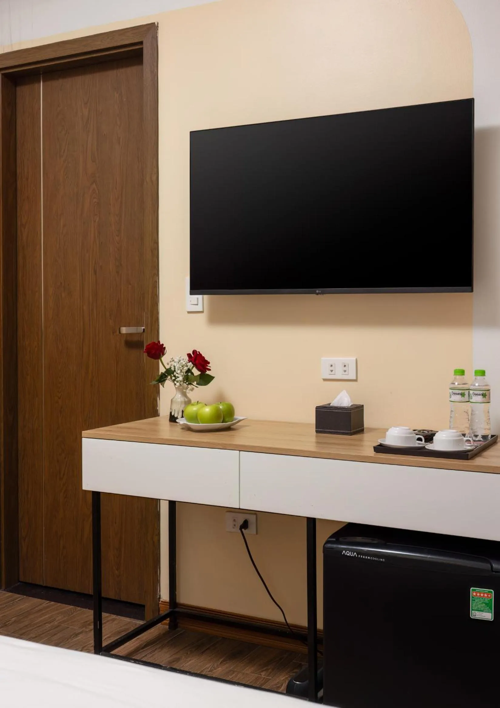 TV and multimedia in Cat Ba Seoul 2 Hotel & Apartment