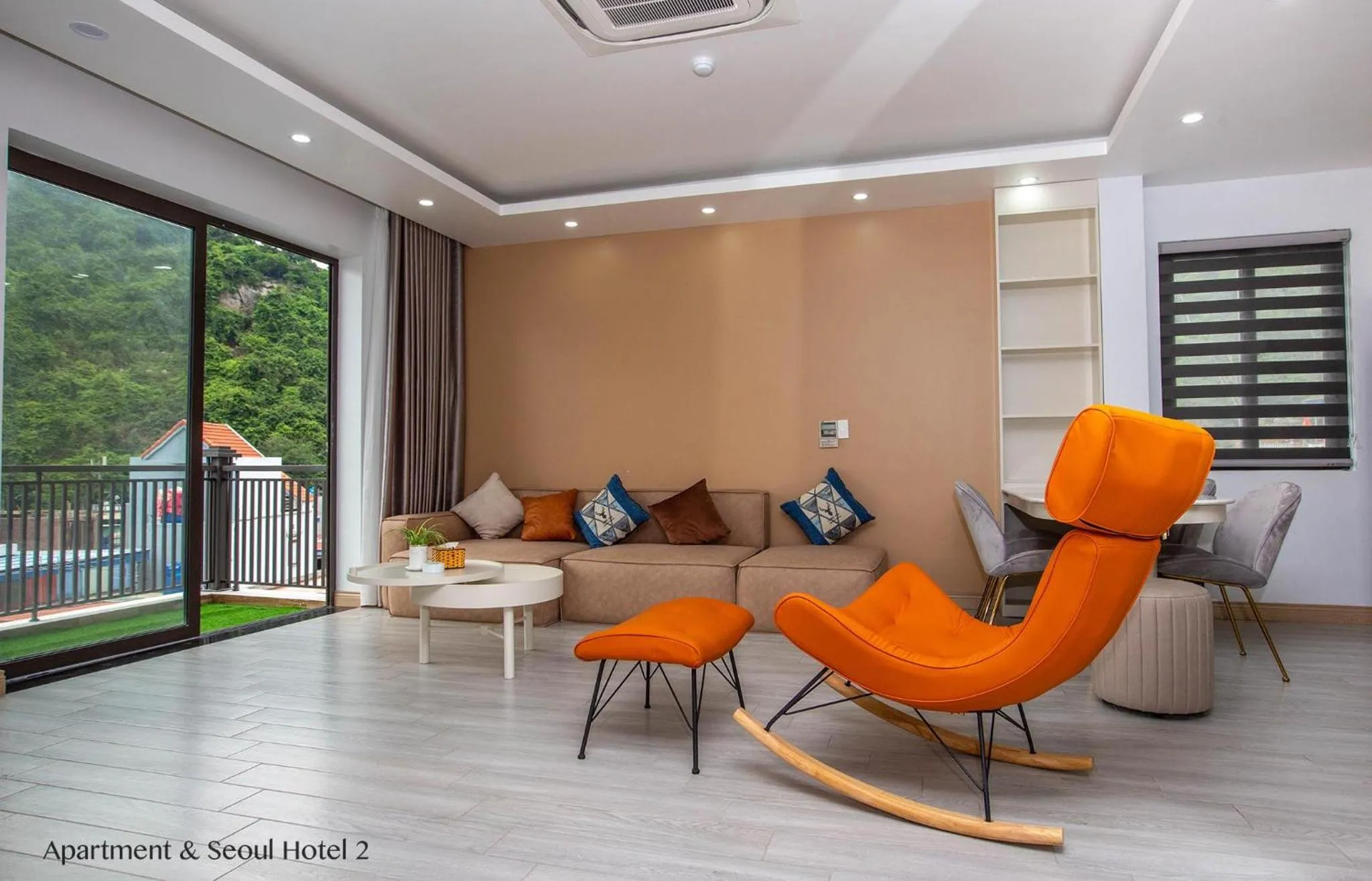 Living room in Cat Ba Seoul 2 Hotel & Apartment