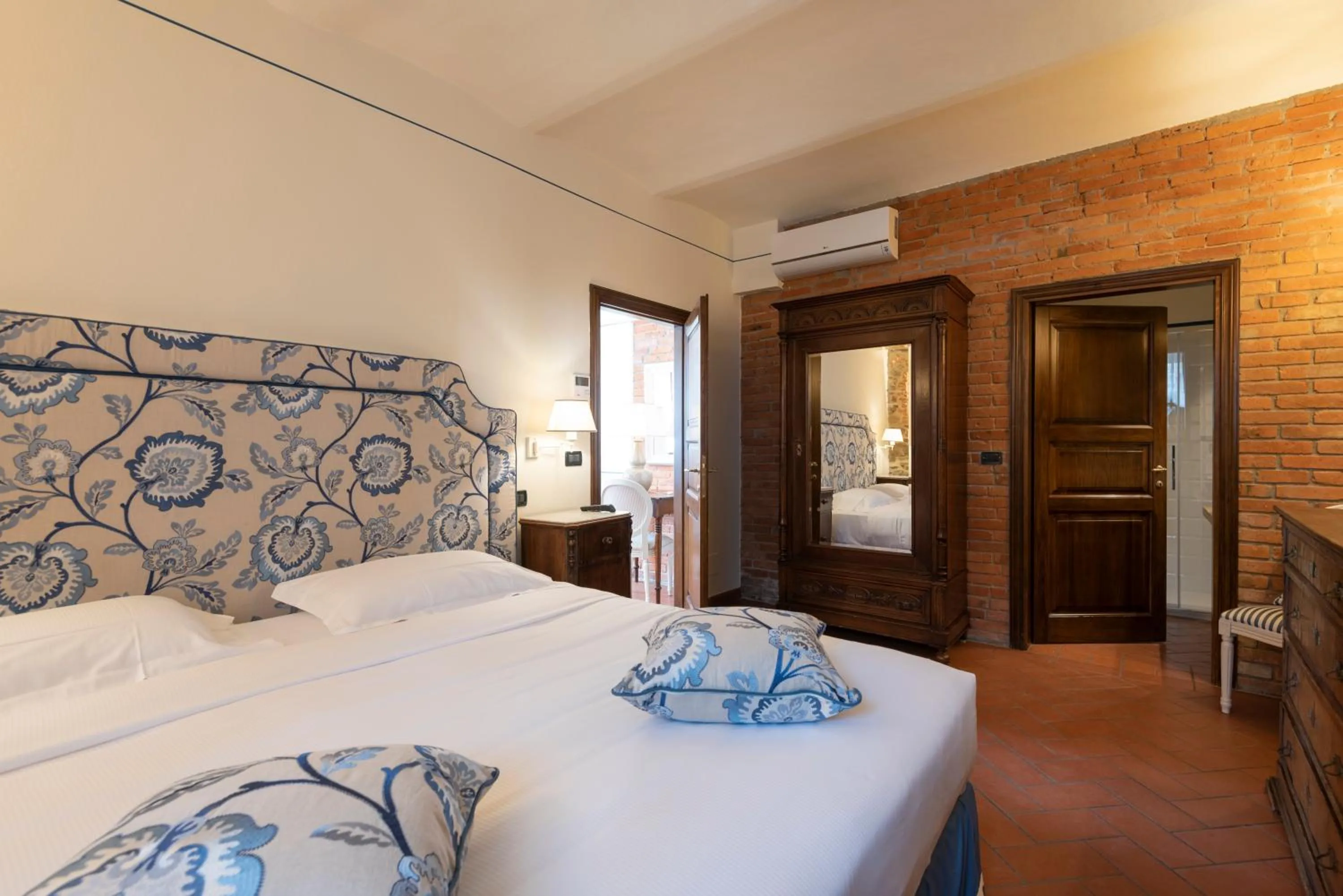 Double Room with Patio - single occupancy in Il Palazzo - Agriturismo, Winery