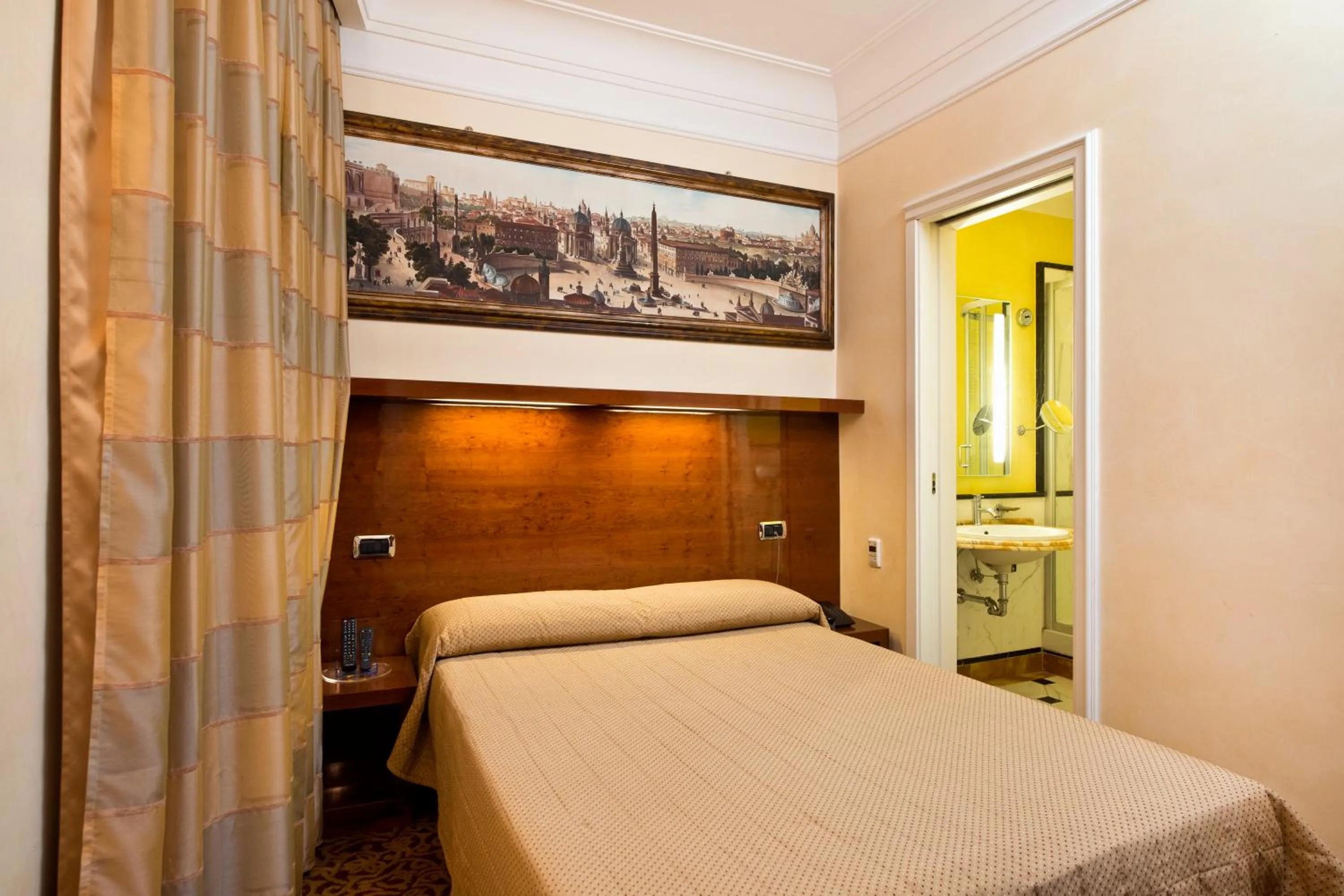 Bed in Suite Opera Rooms