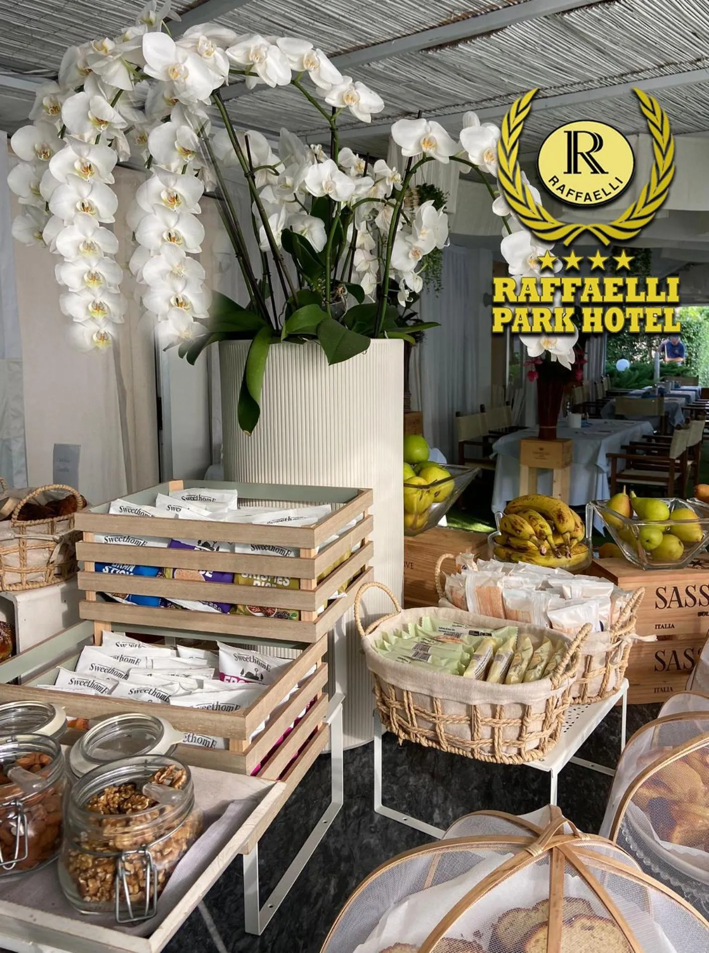 Restaurant/places to eat in Raffaelli Park Hotel