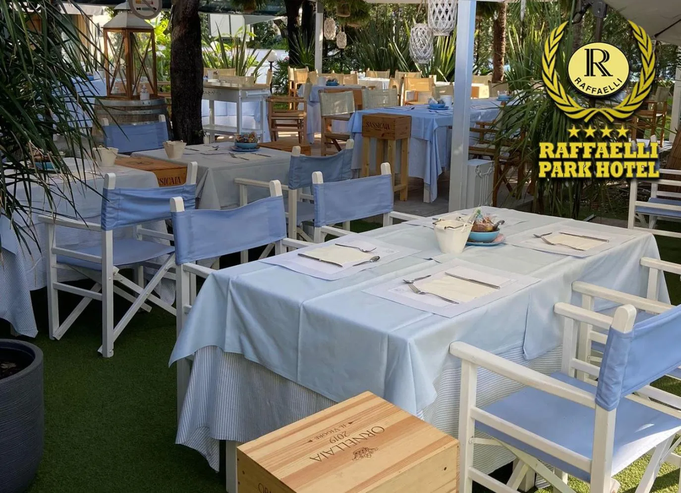 Restaurant/places to eat in Raffaelli Park Hotel