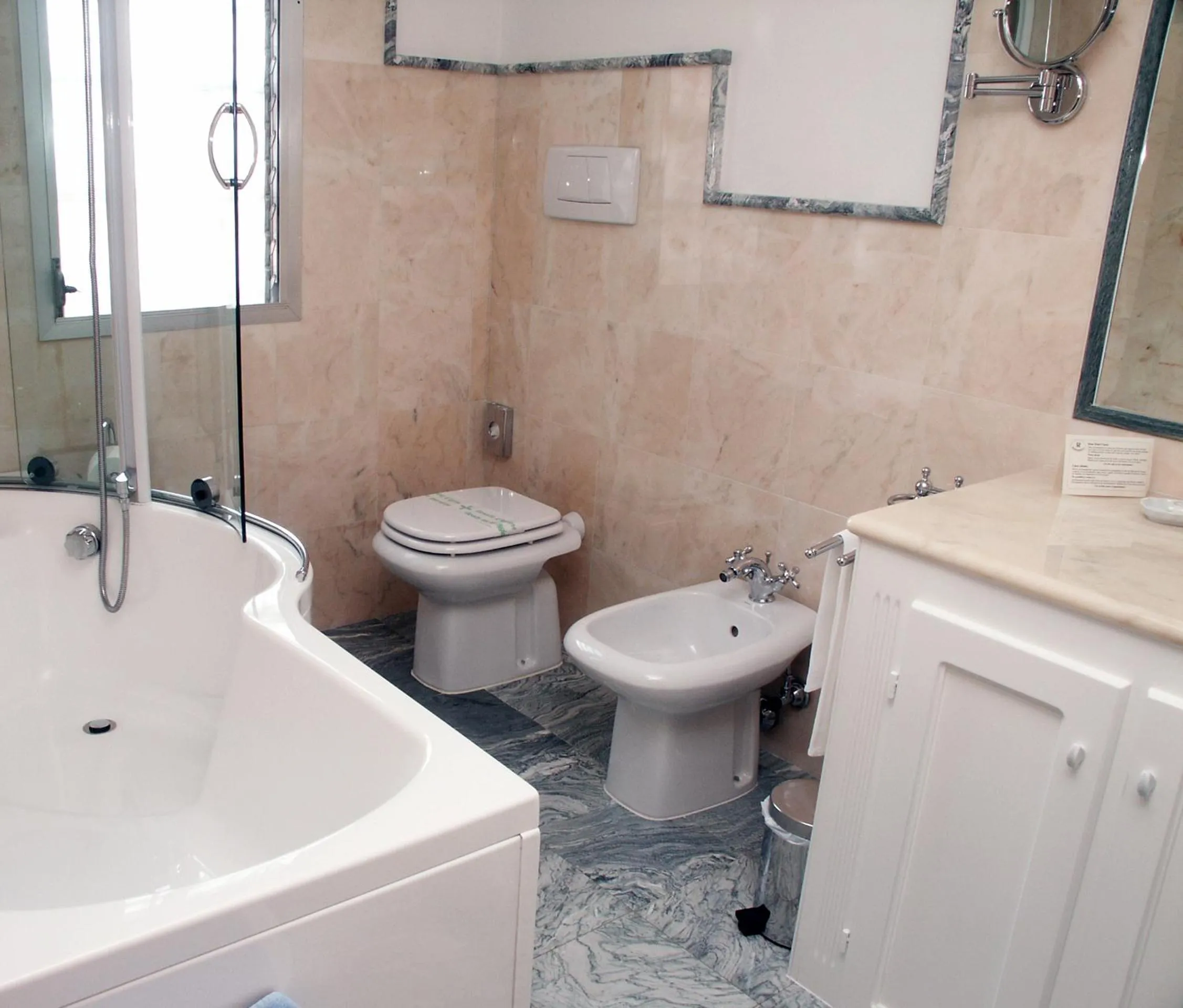 Shower in Raffaelli Park Hotel