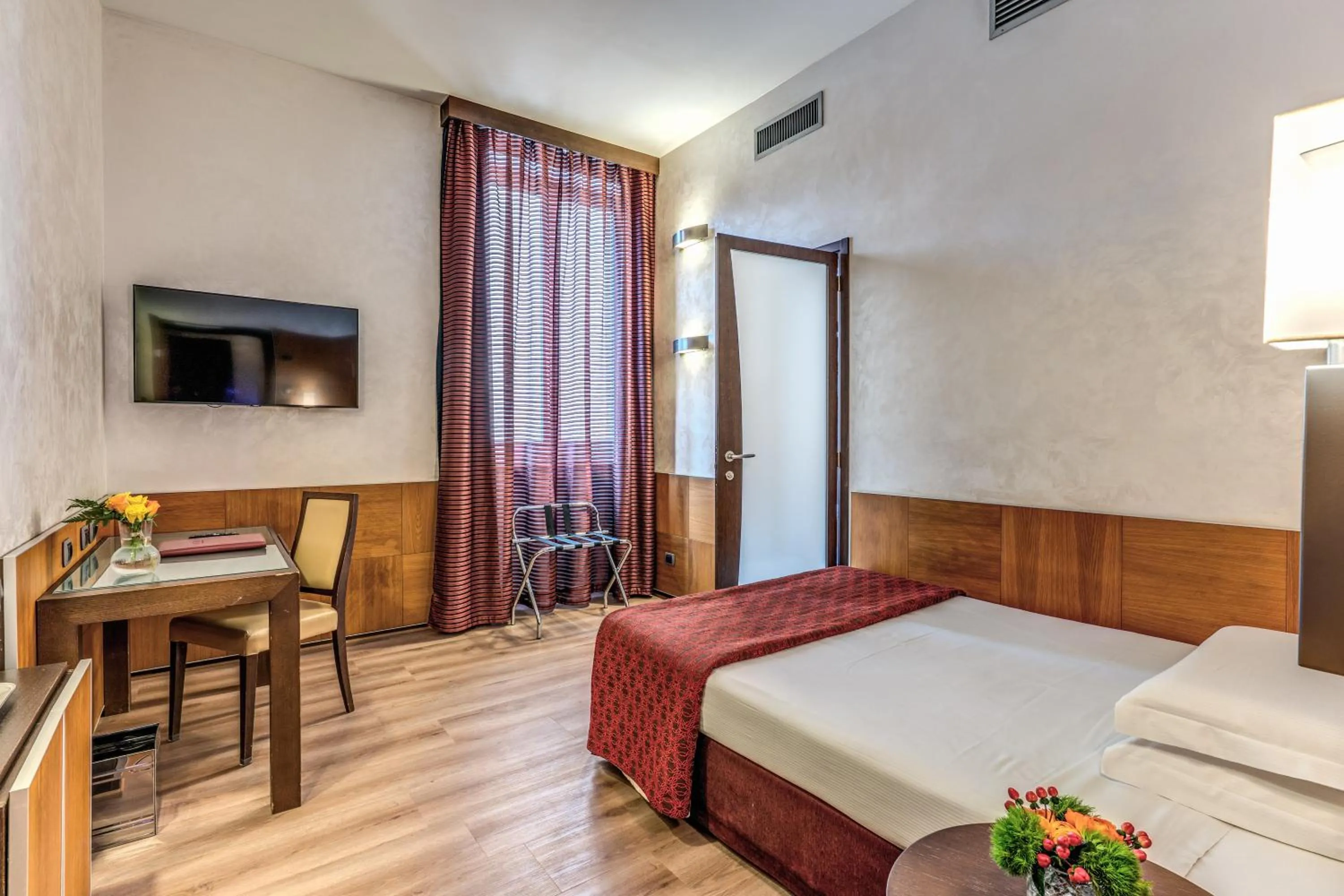 Photo of the whole room, Bed in Kolbe Hotel Rome