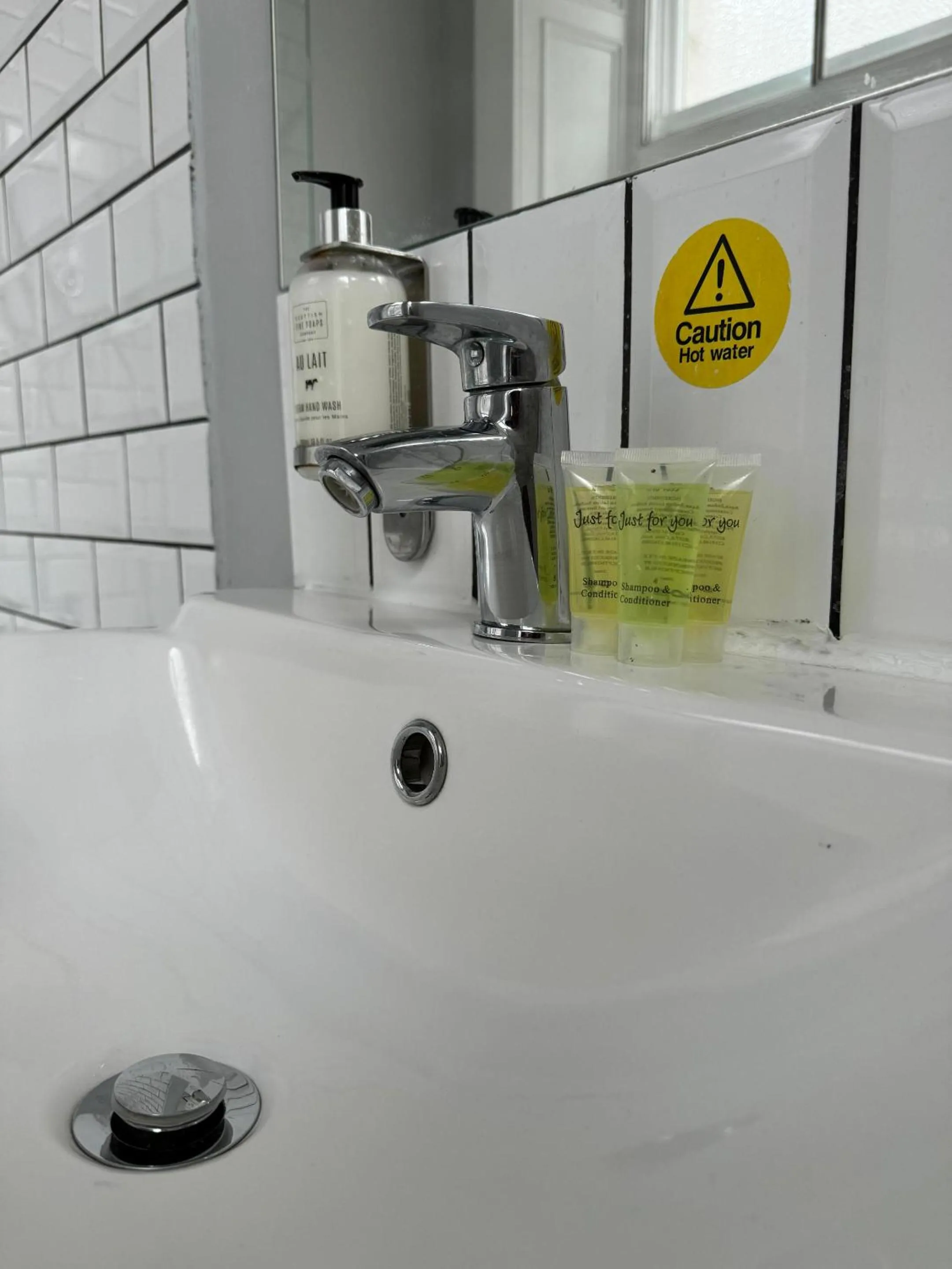 Bathroom in Citi Hotel Aberdeen City Centre