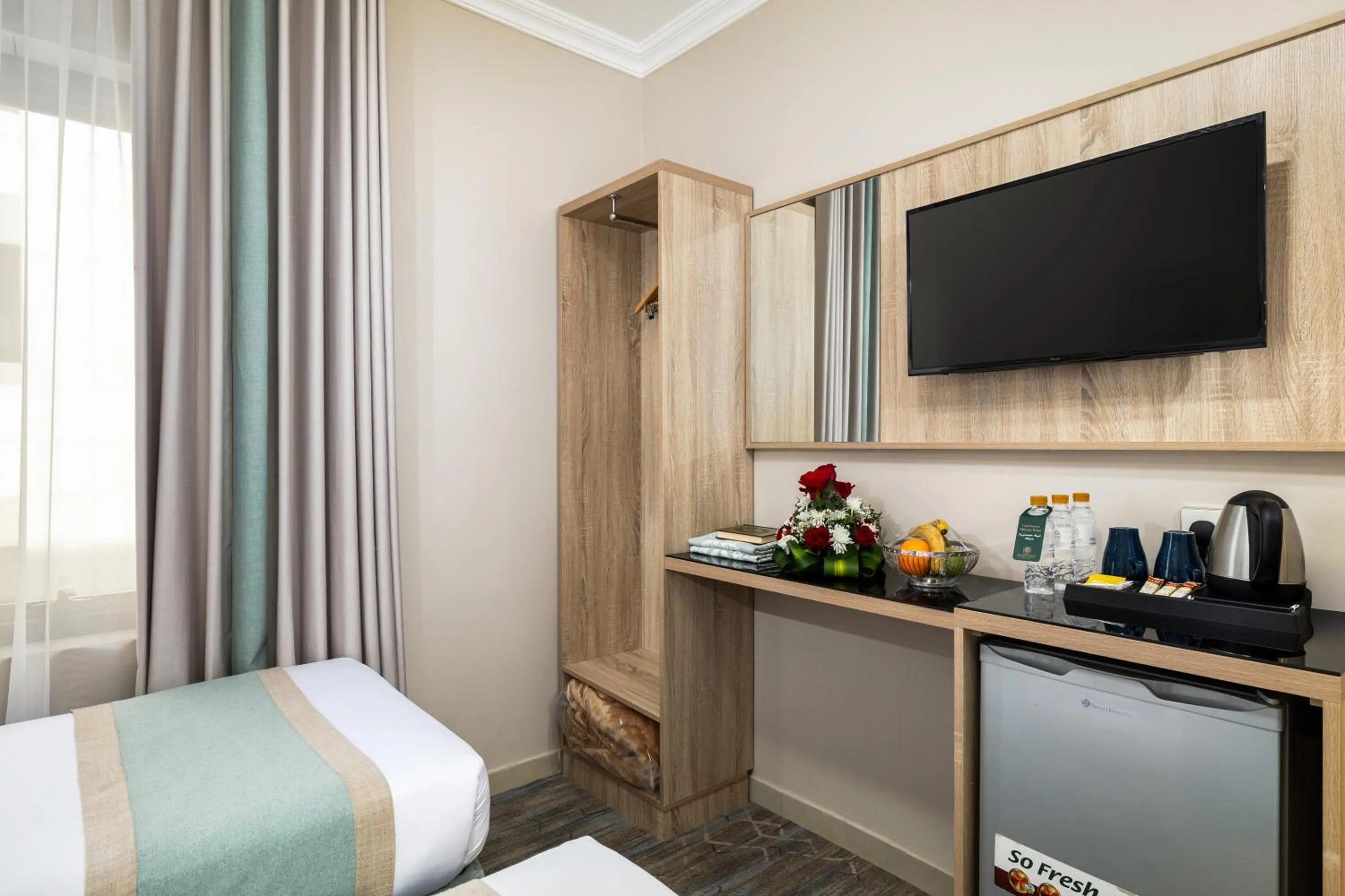 Photo of the whole room, Bed in Emaar Taiba Hotel