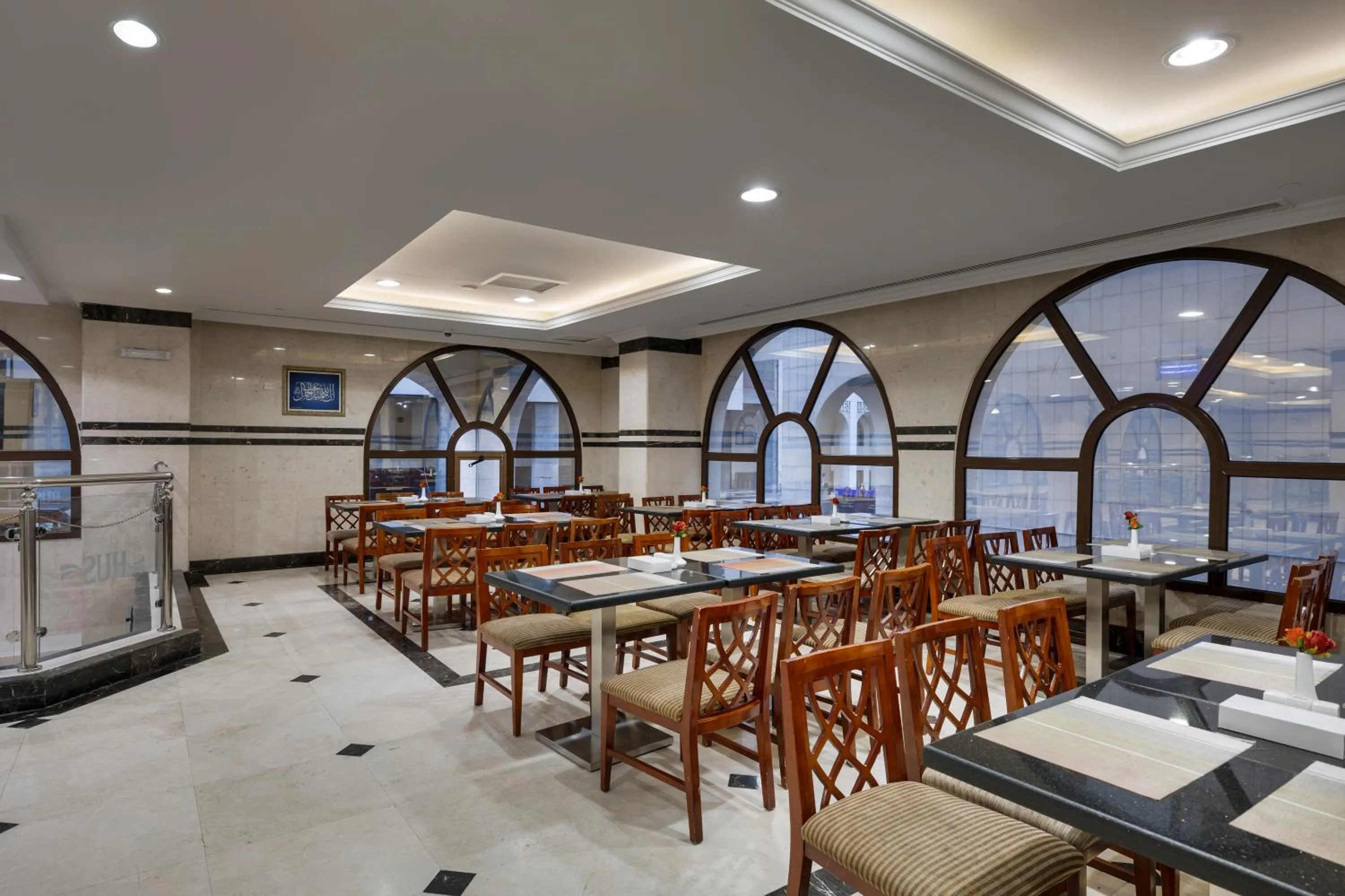 Restaurant/places to eat in Emaar Taiba Hotel